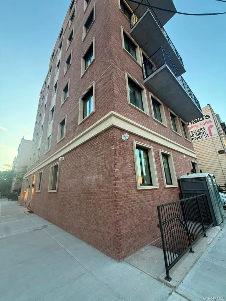 178 Throop Avenue, New York, NY, 5 Bedrooms Bedrooms, 7 Rooms Rooms,2 BathroomsBathrooms,Residential,For Rent,Throop,0,1038419 178 Throop Avenue, New York, NY, 5 Bedrooms Bedrooms, 7 Rooms Rooms,2 BathroomsBathrooms,Residential,For Rent,Throop,0,1038419