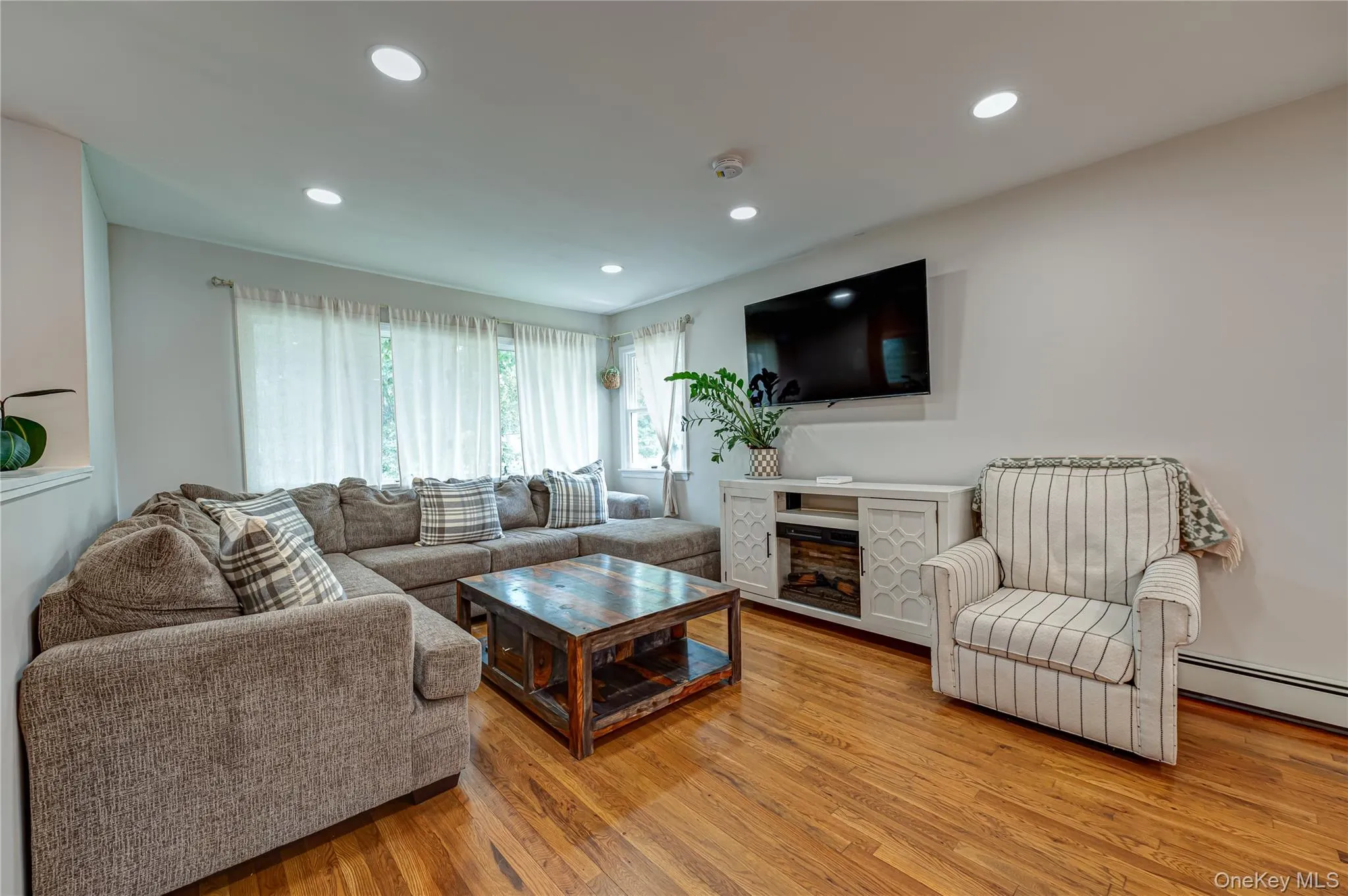 9 Carole Lane, Islip, NY, 3 Bedrooms Bedrooms, 8 Rooms Rooms,2 BathroomsBathrooms,Residential,For Rent,Carole,0,1038422 9 Carole Lane, Islip, NY, 3 Bedrooms Bedrooms, 8 Rooms Rooms,2 BathroomsBathrooms,Residential,For Rent,Carole,0,1038422