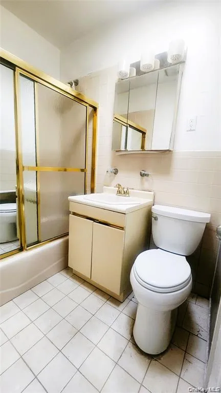 664 Remsen Avenue, New York, NY, 2 Bedrooms Bedrooms, 3 Rooms Rooms,1 BathroomBathrooms,Residential Lease,For Rent,Remsen,0,1038424 664 Remsen Avenue, New York, NY, 2 Bedrooms Bedrooms, 3 Rooms Rooms,1 BathroomBathrooms,Residential Lease,For Rent,Remsen,0,1038424