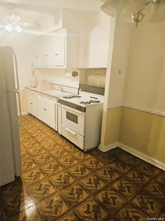 664 Remsen Avenue, New York, NY, 2 Bedrooms Bedrooms, 3 Rooms Rooms,1 BathroomBathrooms,Residential Lease,For Rent,Remsen,0,1038424 664 Remsen Avenue, New York, NY, 2 Bedrooms Bedrooms, 3 Rooms Rooms,1 BathroomBathrooms,Residential Lease,For Rent,Remsen,0,1038424