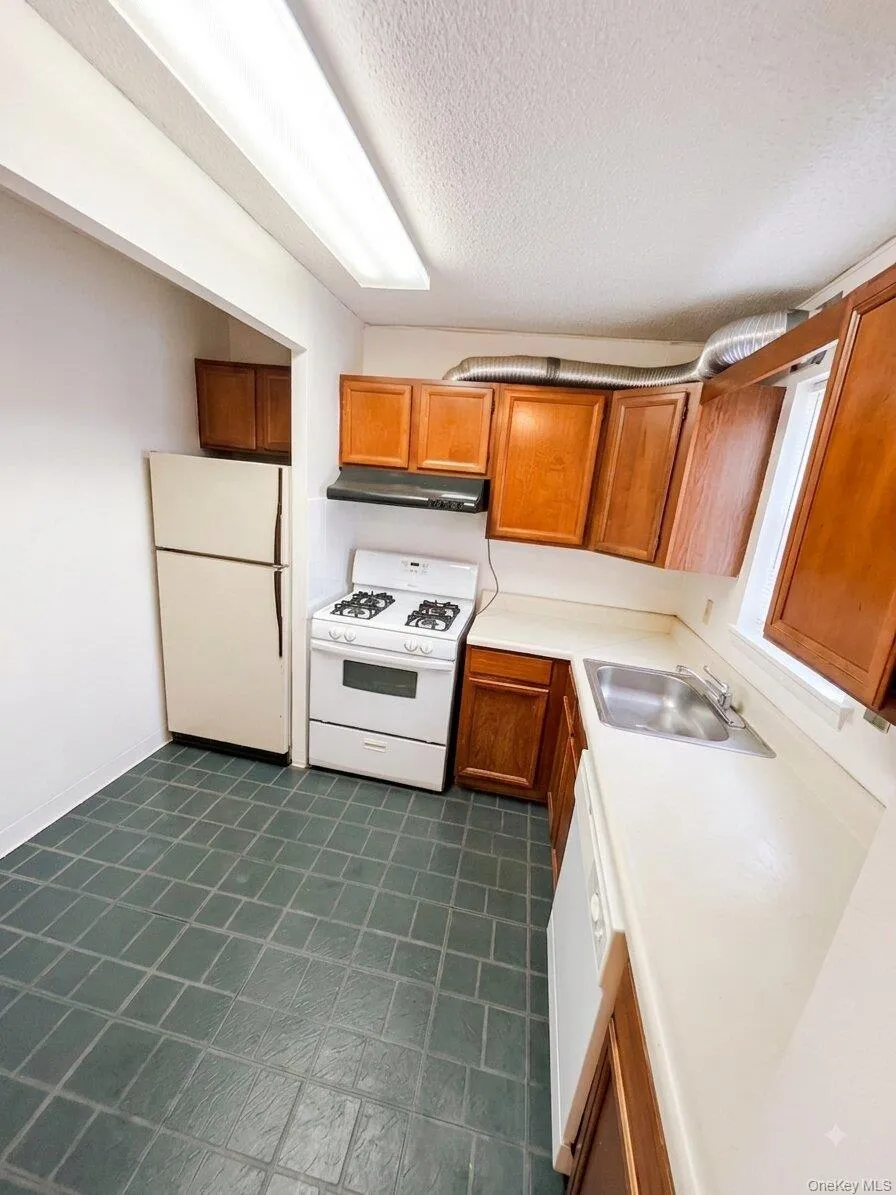 1 Bay Club Drive, New York, NY, 1 Bedroom Bedrooms, 3 Rooms Rooms,1 BathroomBathrooms,Residential,For Rent,Bay Club,0,1038439 1 Bay Club Drive, New York, NY, 1 Bedroom Bedrooms, 3 Rooms Rooms,1 BathroomBathrooms,Residential,For Rent,Bay Club,0,1038439