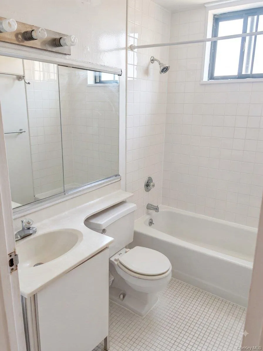 1 Bay Club Drive, New York, NY, 1 Bedroom Bedrooms, 3 Rooms Rooms,1 BathroomBathrooms,Residential,For Rent,Bay Club,0,1038439 1 Bay Club Drive, New York, NY, 1 Bedroom Bedrooms, 3 Rooms Rooms,1 BathroomBathrooms,Residential,For Rent,Bay Club,0,1038439