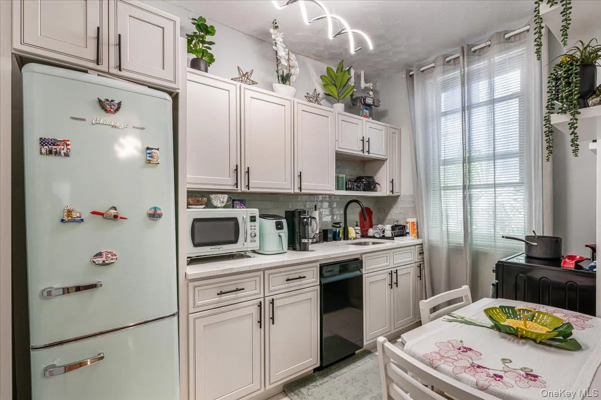 21-05 33rd Street, New York, NY, 1 Bedroom Bedrooms, 3 Rooms Rooms,1 BathroomBathrooms,Residential Lease,For Rent,33rd,0,1038440 21-05 33rd Street, New York, NY, 1 Bedroom Bedrooms, 3 Rooms Rooms,1 BathroomBathrooms,Residential Lease,For Rent,33rd,0,1038440