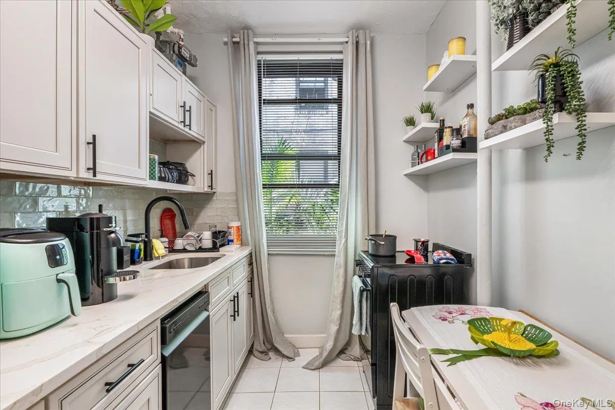 21-05 33rd Street, New York, NY, 1 Bedroom Bedrooms, 3 Rooms Rooms,1 BathroomBathrooms,Residential Lease,For Rent,33rd,0,1038440 21-05 33rd Street, New York, NY, 1 Bedroom Bedrooms, 3 Rooms Rooms,1 BathroomBathrooms,Residential Lease,For Rent,33rd,0,1038440