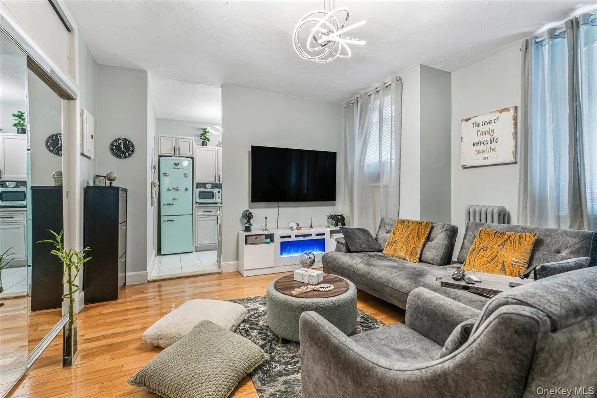 21-05 33rd Street, New York, NY, 1 Bedroom Bedrooms, 3 Rooms Rooms,1 BathroomBathrooms,Residential Lease,For Rent,33rd,0,1038440 21-05 33rd Street, New York, NY, 1 Bedroom Bedrooms, 3 Rooms Rooms,1 BathroomBathrooms,Residential Lease,For Rent,33rd,0,1038440