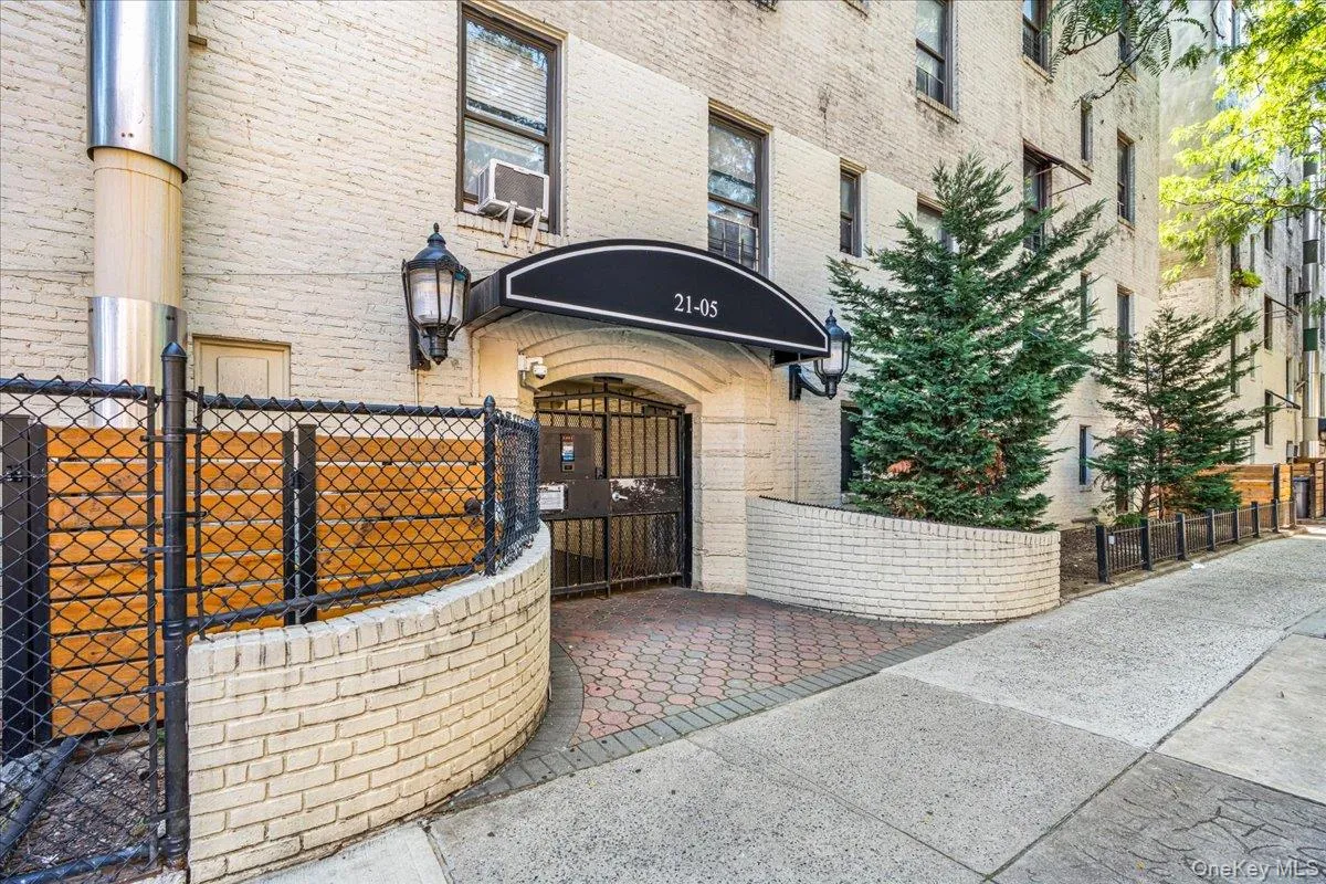 21-05 33rd Street, New York, NY, 1 Bedroom Bedrooms, 3 Rooms Rooms,1 BathroomBathrooms,Residential Lease,For Rent,33rd,0,1038440 21-05 33rd Street, New York, NY, 1 Bedroom Bedrooms, 3 Rooms Rooms,1 BathroomBathrooms,Residential Lease,For Rent,33rd,0,1038440