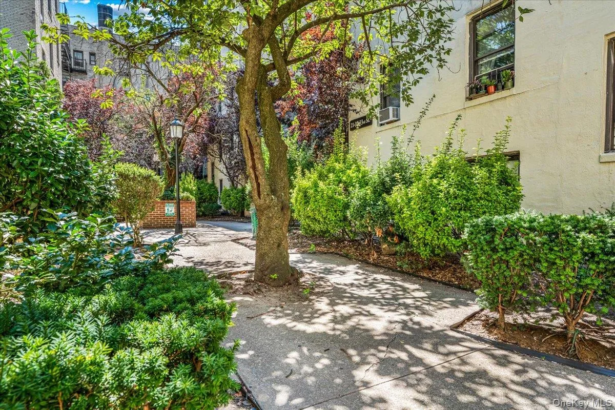 21-05 33rd Street, New York, NY, 1 Bedroom Bedrooms, 3 Rooms Rooms,1 BathroomBathrooms,Residential Lease,For Rent,33rd,0,1038440 21-05 33rd Street, New York, NY, 1 Bedroom Bedrooms, 3 Rooms Rooms,1 BathroomBathrooms,Residential Lease,For Rent,33rd,0,1038440
