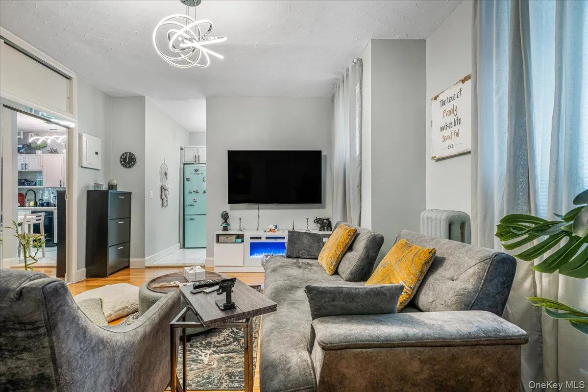 21-05 33rd Street, New York, NY, 1 Bedroom Bedrooms, 3 Rooms Rooms,1 BathroomBathrooms,Residential Lease,For Rent,33rd,0,1038440 21-05 33rd Street, New York, NY, 1 Bedroom Bedrooms, 3 Rooms Rooms,1 BathroomBathrooms,Residential Lease,For Rent,33rd,0,1038440