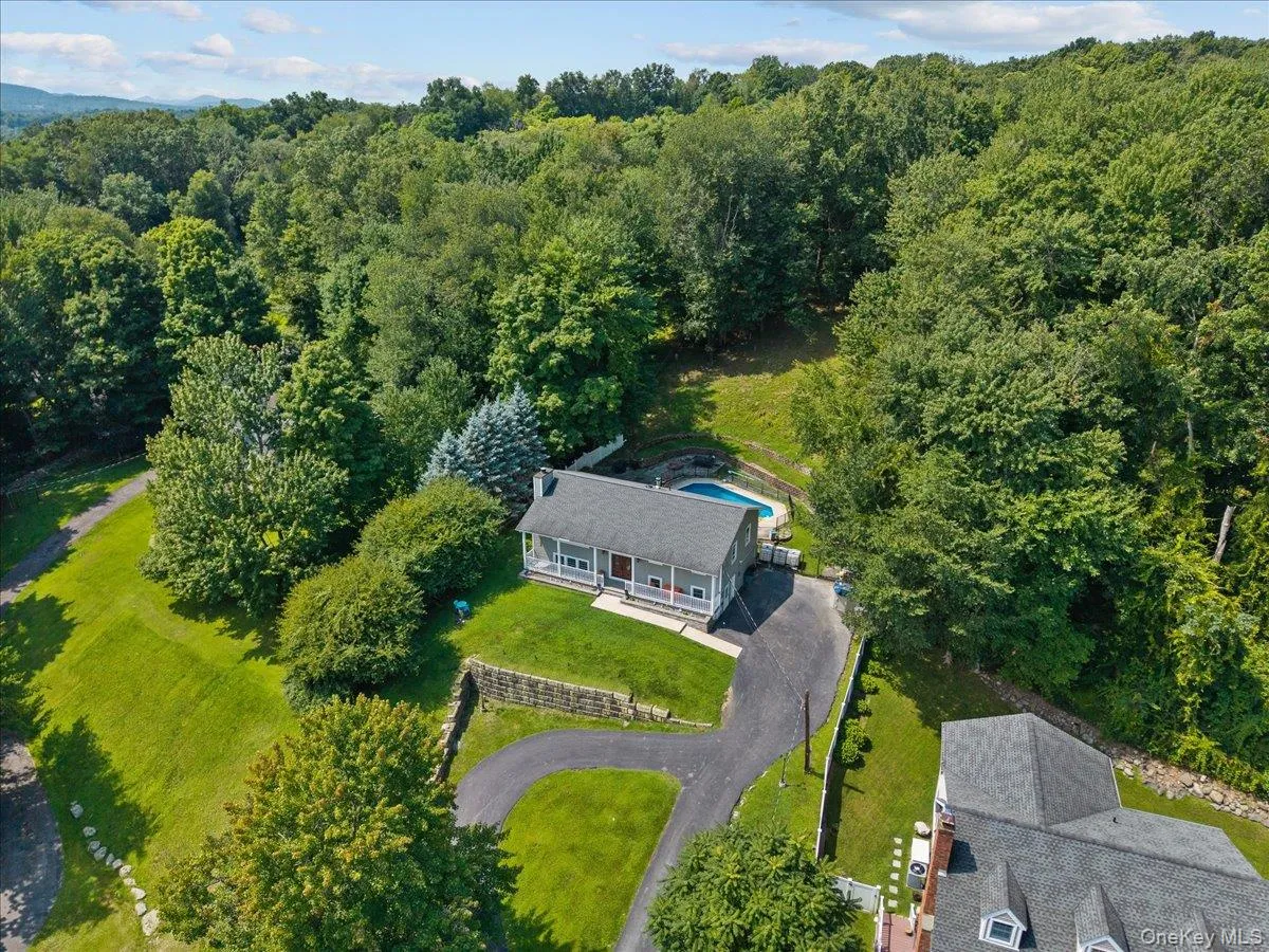 131 Lake Road, New Windsor, NY, 3 Bedrooms Bedrooms, 9 Rooms Rooms,2 BathroomsBathrooms,Residential,For Rent,Lake,0,1038443 131 Lake Road, New Windsor, NY, 3 Bedrooms Bedrooms, 9 Rooms Rooms,2 BathroomsBathrooms,Residential,For Rent,Lake,0,1038443