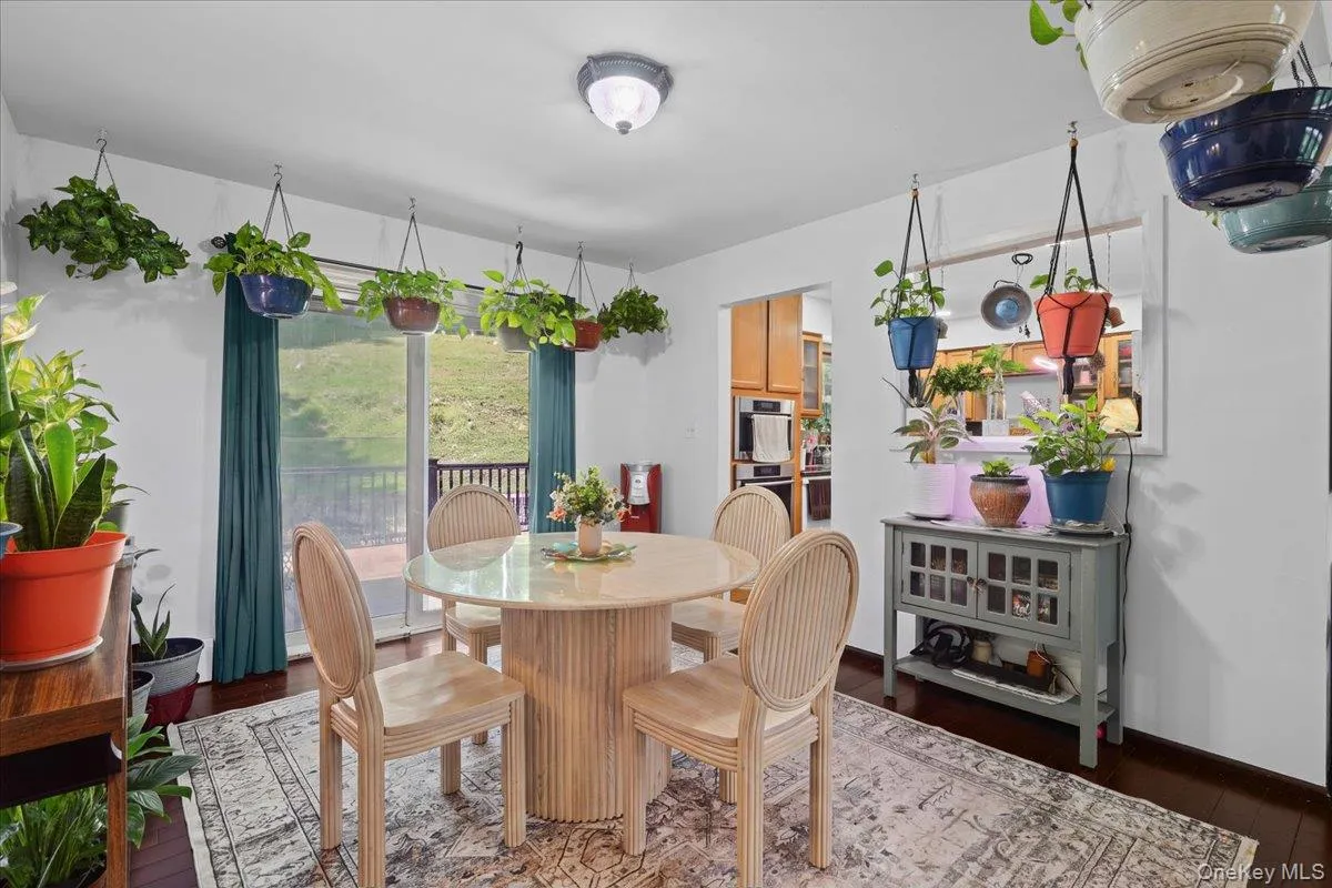 131 Lake Road, New Windsor, NY, 3 Bedrooms Bedrooms, 9 Rooms Rooms,2 BathroomsBathrooms,Residential,For Rent,Lake,0,1038443 131 Lake Road, New Windsor, NY, 3 Bedrooms Bedrooms, 9 Rooms Rooms,2 BathroomsBathrooms,Residential,For Rent,Lake,0,1038443