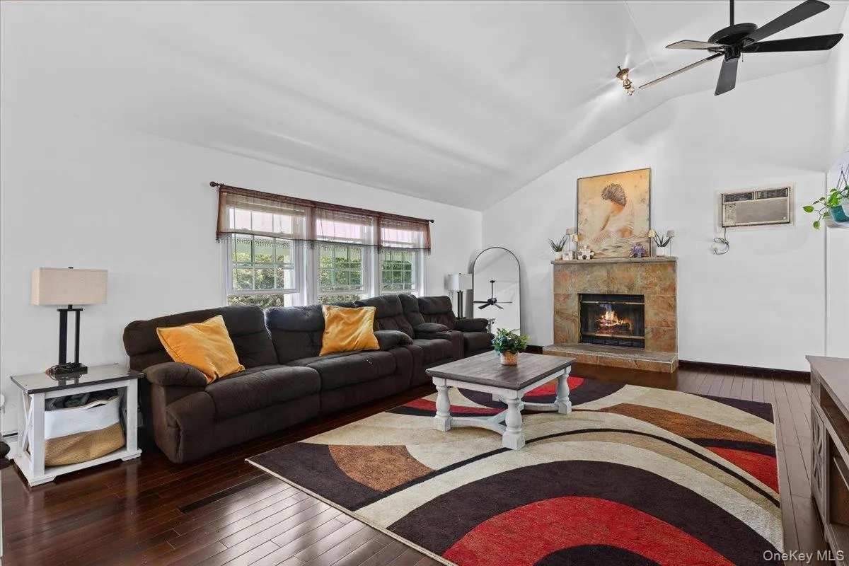 131 Lake Road, New Windsor, NY, 3 Bedrooms Bedrooms, 9 Rooms Rooms,2 BathroomsBathrooms,Residential,For Rent,Lake,0,1038443 131 Lake Road, New Windsor, NY, 3 Bedrooms Bedrooms, 9 Rooms Rooms,2 BathroomsBathrooms,Residential,For Rent,Lake,0,1038443