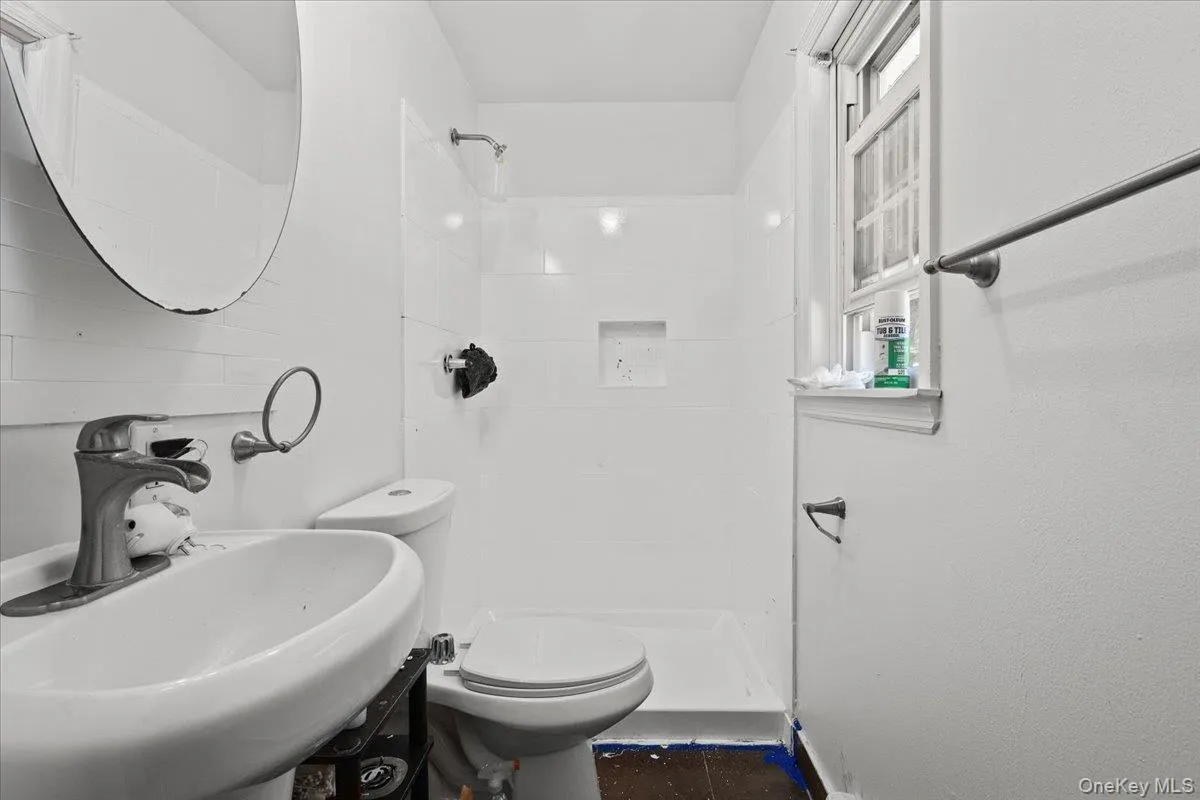 131 Lake Road, New Windsor, NY, 3 Bedrooms Bedrooms, 9 Rooms Rooms,2 BathroomsBathrooms,Residential,For Rent,Lake,0,1038443 131 Lake Road, New Windsor, NY, 3 Bedrooms Bedrooms, 9 Rooms Rooms,2 BathroomsBathrooms,Residential,For Rent,Lake,0,1038443
