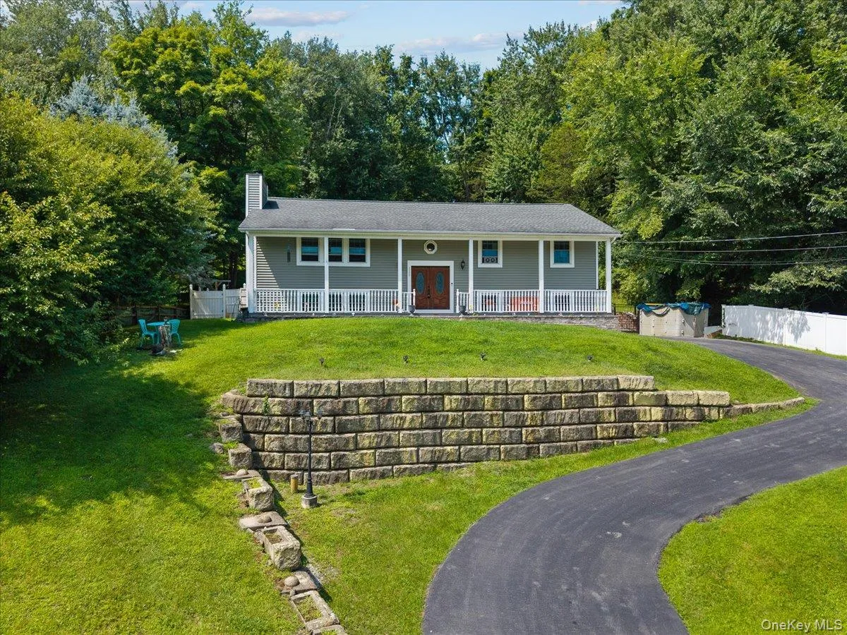 131 Lake Road, New Windsor, NY, 3 Bedrooms Bedrooms, 9 Rooms Rooms,2 BathroomsBathrooms,Residential,For Rent,Lake,0,1038443 131 Lake Road, New Windsor, NY, 3 Bedrooms Bedrooms, 9 Rooms Rooms,2 BathroomsBathrooms,Residential,For Rent,Lake,0,1038443