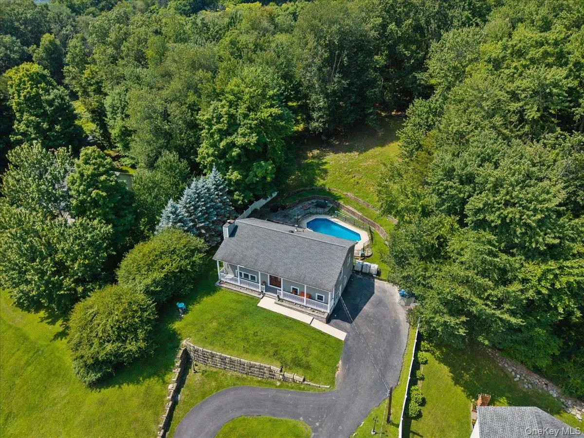 131 Lake Road, New Windsor, NY, 3 Bedrooms Bedrooms, 9 Rooms Rooms,2 BathroomsBathrooms,Residential,For Rent,Lake,0,1038443 131 Lake Road, New Windsor, NY, 3 Bedrooms Bedrooms, 9 Rooms Rooms,2 BathroomsBathrooms,Residential,For Rent,Lake,0,1038443
