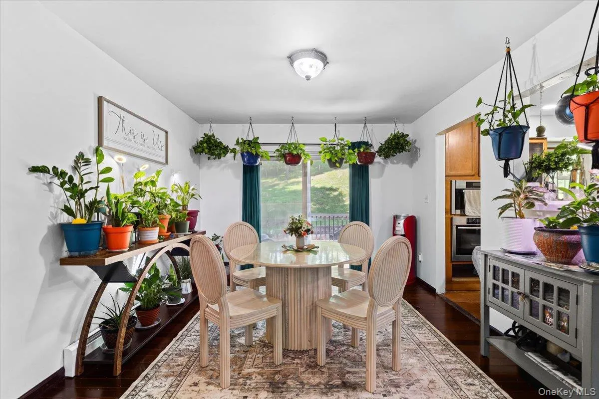 131 Lake Road, New Windsor, NY, 3 Bedrooms Bedrooms, 9 Rooms Rooms,2 BathroomsBathrooms,Residential,For Rent,Lake,0,1038443 131 Lake Road, New Windsor, NY, 3 Bedrooms Bedrooms, 9 Rooms Rooms,2 BathroomsBathrooms,Residential,For Rent,Lake,0,1038443