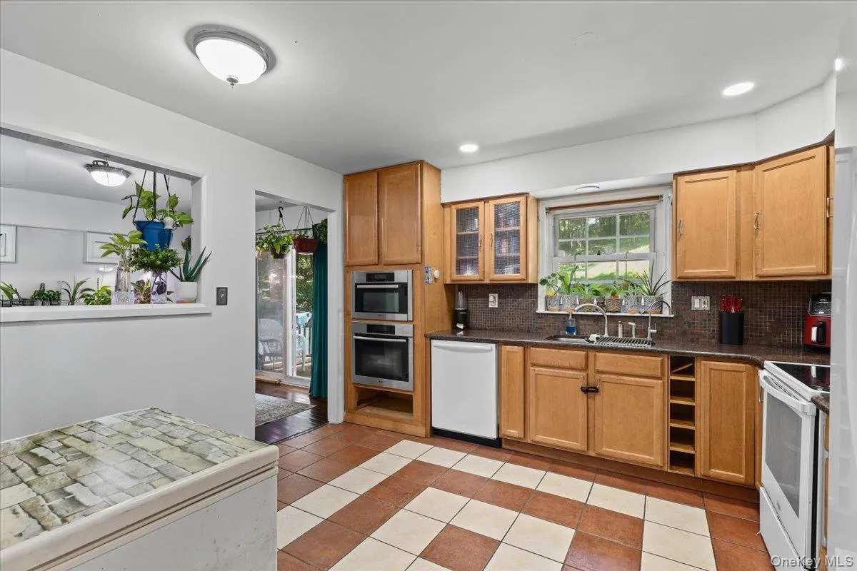 131 Lake Road, New Windsor, NY, 3 Bedrooms Bedrooms, 9 Rooms Rooms,2 BathroomsBathrooms,Residential,For Rent,Lake,0,1038443 131 Lake Road, New Windsor, NY, 3 Bedrooms Bedrooms, 9 Rooms Rooms,2 BathroomsBathrooms,Residential,For Rent,Lake,0,1038443