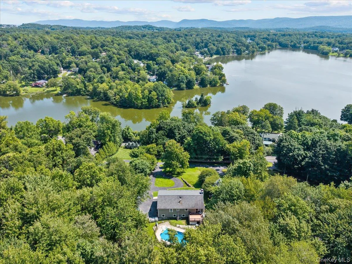 131 Lake Road, New Windsor, NY, 3 Bedrooms Bedrooms, 9 Rooms Rooms,2 BathroomsBathrooms,Residential,For Rent,Lake,0,1038443 131 Lake Road, New Windsor, NY, 3 Bedrooms Bedrooms, 9 Rooms Rooms,2 BathroomsBathrooms,Residential,For Rent,Lake,0,1038443
