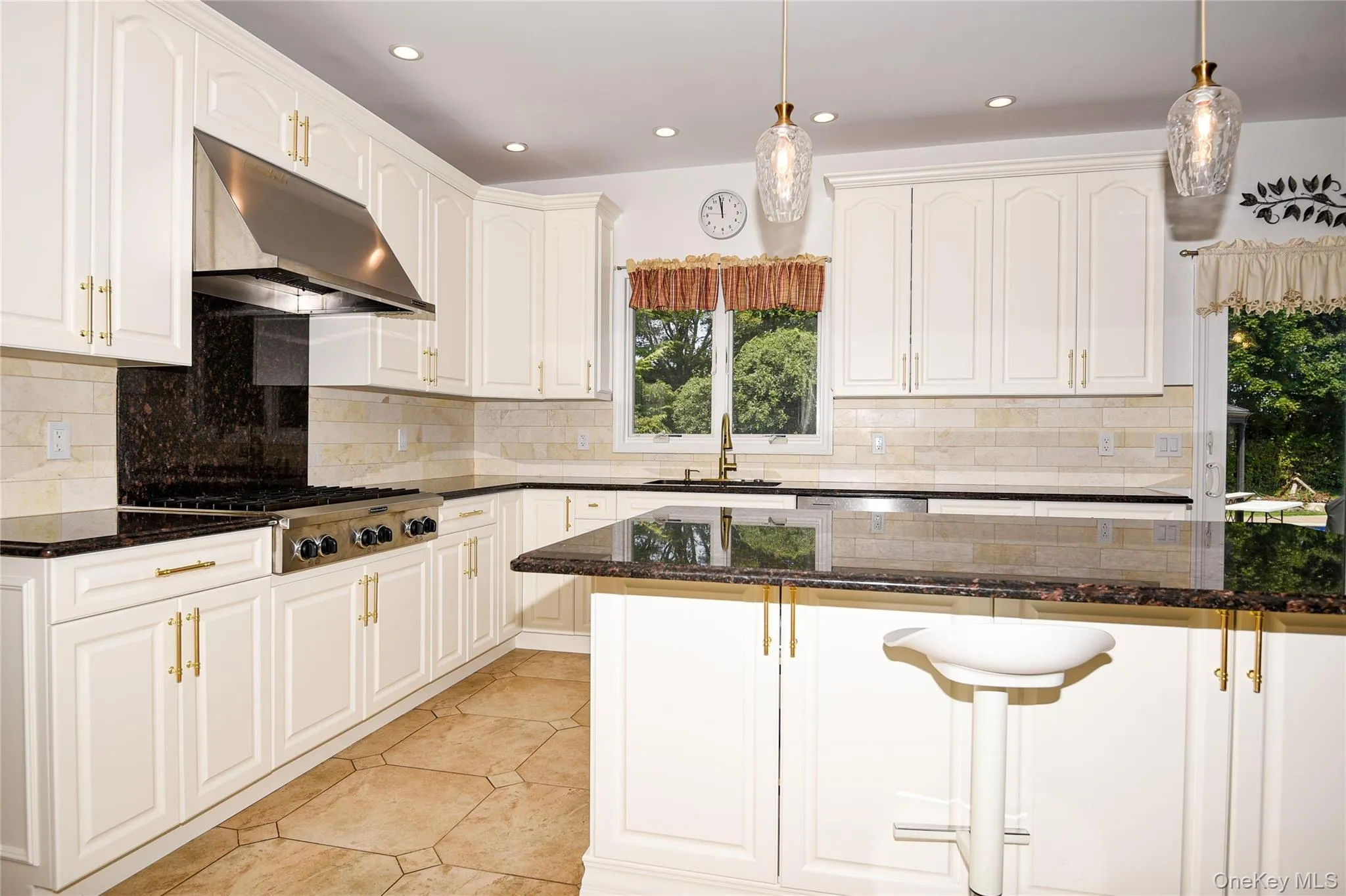 5 Home Court, Huntington, NY, 6 Bedrooms Bedrooms, 11 Rooms Rooms,3 BathroomsBathrooms,Residential,For Rent,Home,0,1038444 5 Home Court, Huntington, NY, 6 Bedrooms Bedrooms, 11 Rooms Rooms,3 BathroomsBathrooms,Residential,For Rent,Home,0,1038444
