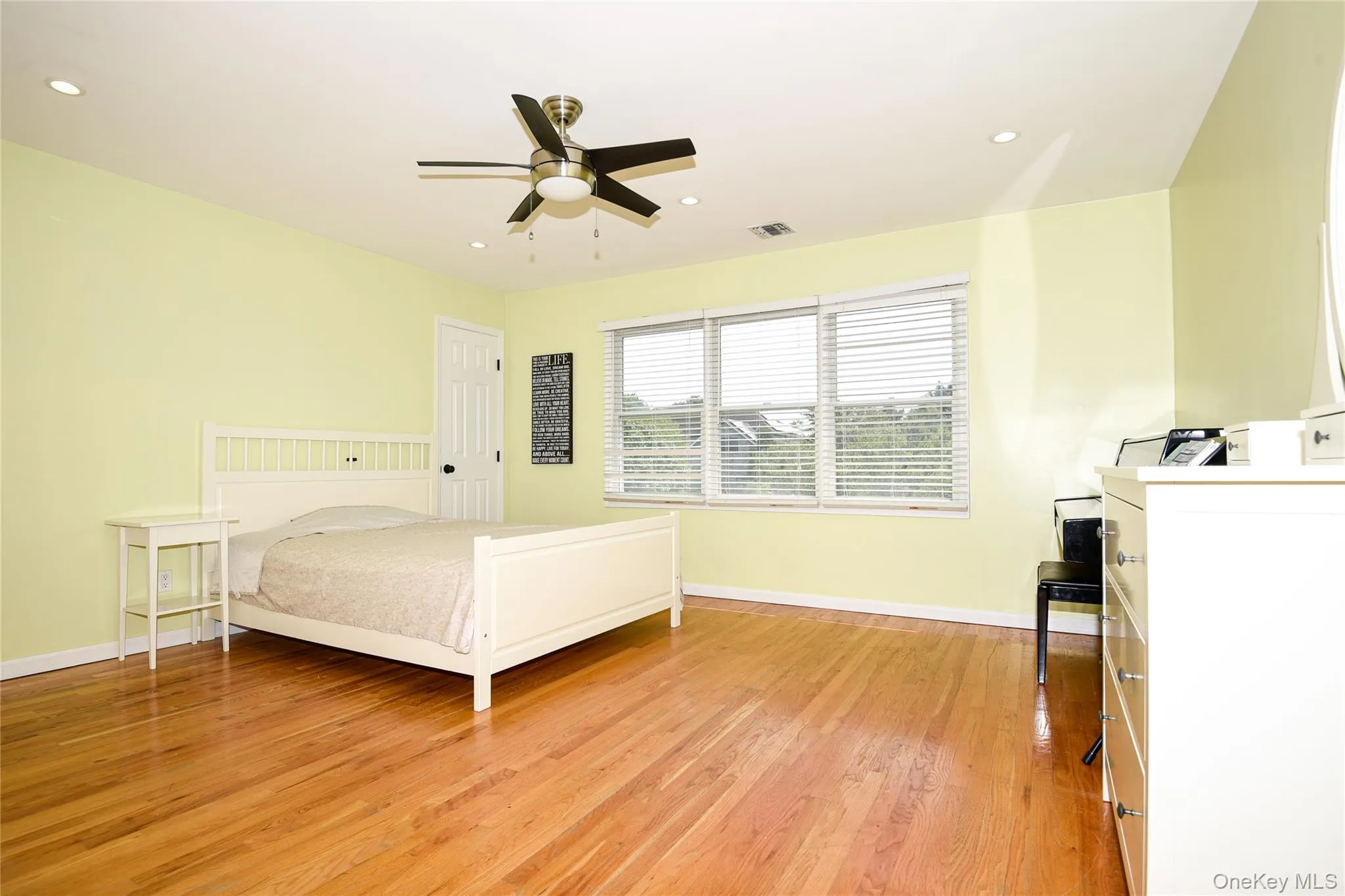 5 Home Court, Huntington, NY, 6 Bedrooms Bedrooms, 11 Rooms Rooms,3 BathroomsBathrooms,Residential,For Rent,Home,0,1038444 5 Home Court, Huntington, NY, 6 Bedrooms Bedrooms, 11 Rooms Rooms,3 BathroomsBathrooms,Residential,For Rent,Home,0,1038444