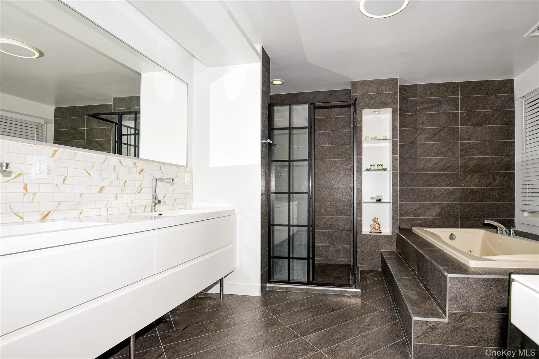 5 Home Court, Huntington, NY, 6 Bedrooms Bedrooms, 11 Rooms Rooms,3 BathroomsBathrooms,Residential,For Rent,Home,0,1038444 5 Home Court, Huntington, NY, 6 Bedrooms Bedrooms, 11 Rooms Rooms,3 BathroomsBathrooms,Residential,For Rent,Home,0,1038444