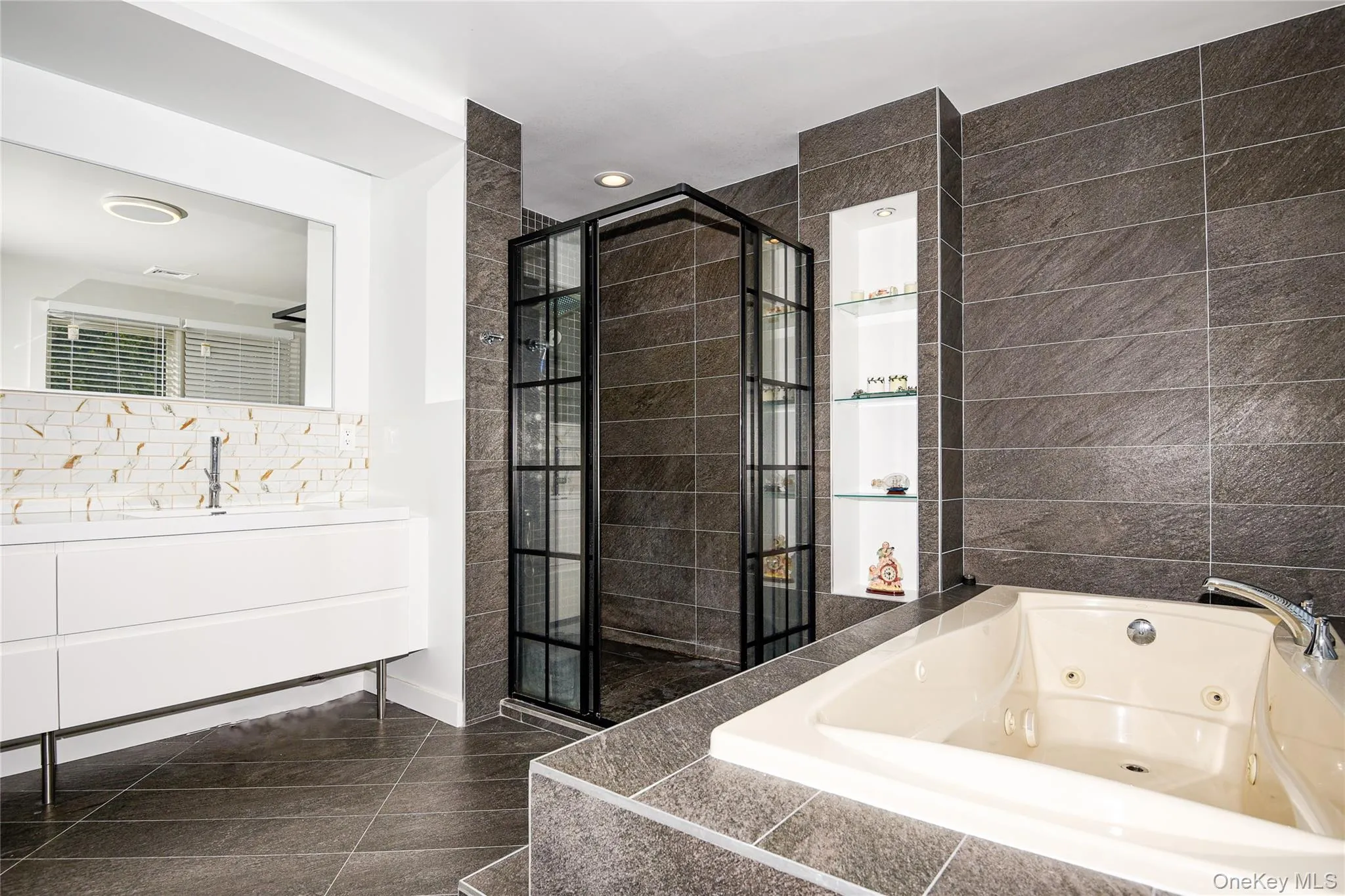 5 Home Court, Huntington, NY, 6 Bedrooms Bedrooms, 11 Rooms Rooms,3 BathroomsBathrooms,Residential,For Rent,Home,0,1038444 5 Home Court, Huntington, NY, 6 Bedrooms Bedrooms, 11 Rooms Rooms,3 BathroomsBathrooms,Residential,For Rent,Home,0,1038444