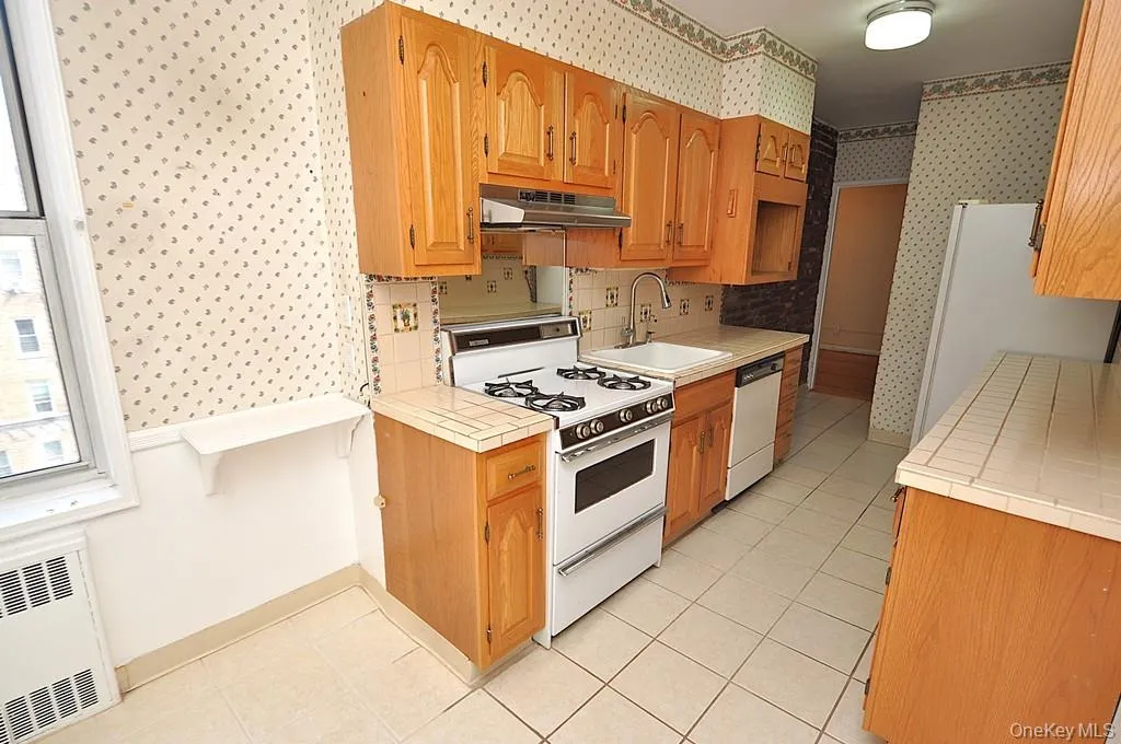 Eat-in kitchen has plenty of cabinets and counter space as well as a dishwasher, range and refrigerator. The kitchen is approx. 21'-7" x 7'-1" Eat-in kitchen has plenty of cabinets and counter space as well as a dishwasher, range and refrigerator. The kitchen is approx. 21'-7" x 7'-1"