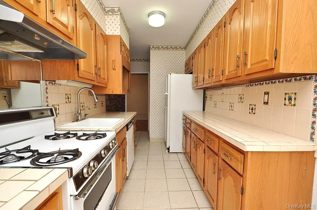 Eat-in kitchen has plenty of cabinets and counter space as well as a dishwasher, range and refrigerator. The kitchen is approx. 21'-7" x 7'-1" Eat-in kitchen has plenty of cabinets and counter space as well as a dishwasher, range and refrigerator. The kitchen is approx. 21'-7" x 7'-1"