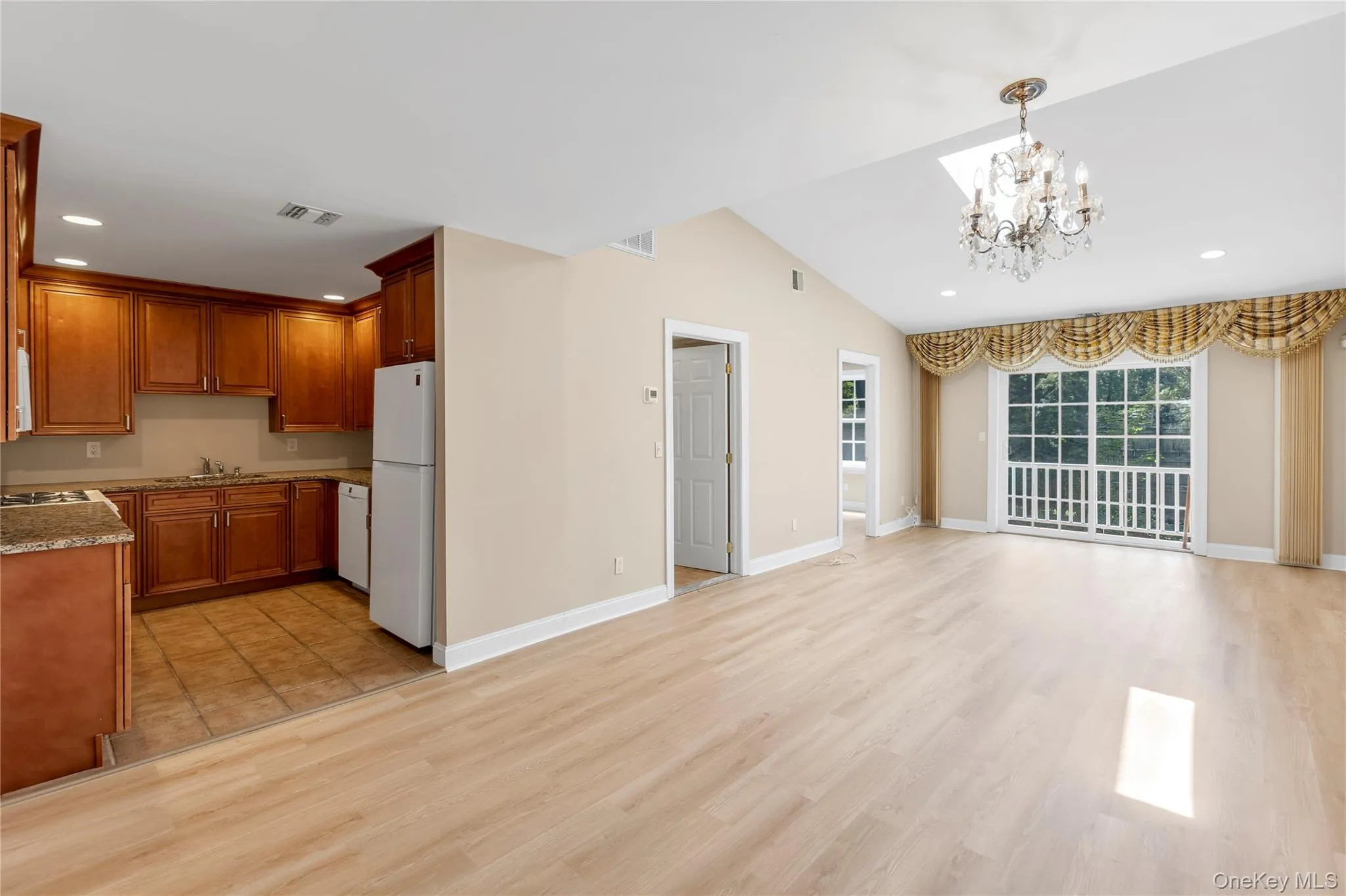 1118 Savoy Drive, Huntington, NY, 2 Bedrooms Bedrooms, 4 Rooms Rooms,2 BathroomsBathrooms,Residential,For Rent,Savoy,0,1038468 1118 Savoy Drive, Huntington, NY, 2 Bedrooms Bedrooms, 4 Rooms Rooms,2 BathroomsBathrooms,Residential,For Rent,Savoy,0,1038468