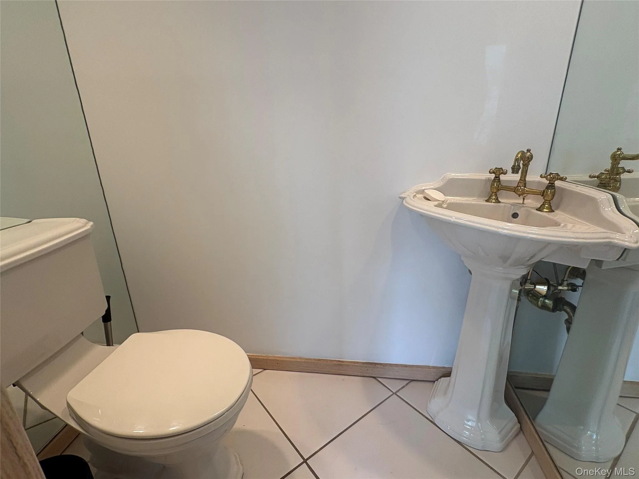 1st floor Powder Room 1st floor Powder Room