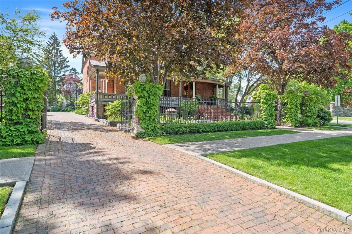 605 N. Broadway, Saratoga Springs, NY, 8 Bedrooms Bedrooms, 19 Rooms Rooms,8 BathroomsBathrooms,Residential,For Rent,N. Broadway,0,1038474 605 N. Broadway, Saratoga Springs, NY, 8 Bedrooms Bedrooms, 19 Rooms Rooms,8 BathroomsBathrooms,Residential,For Rent,N. Broadway,0,1038474