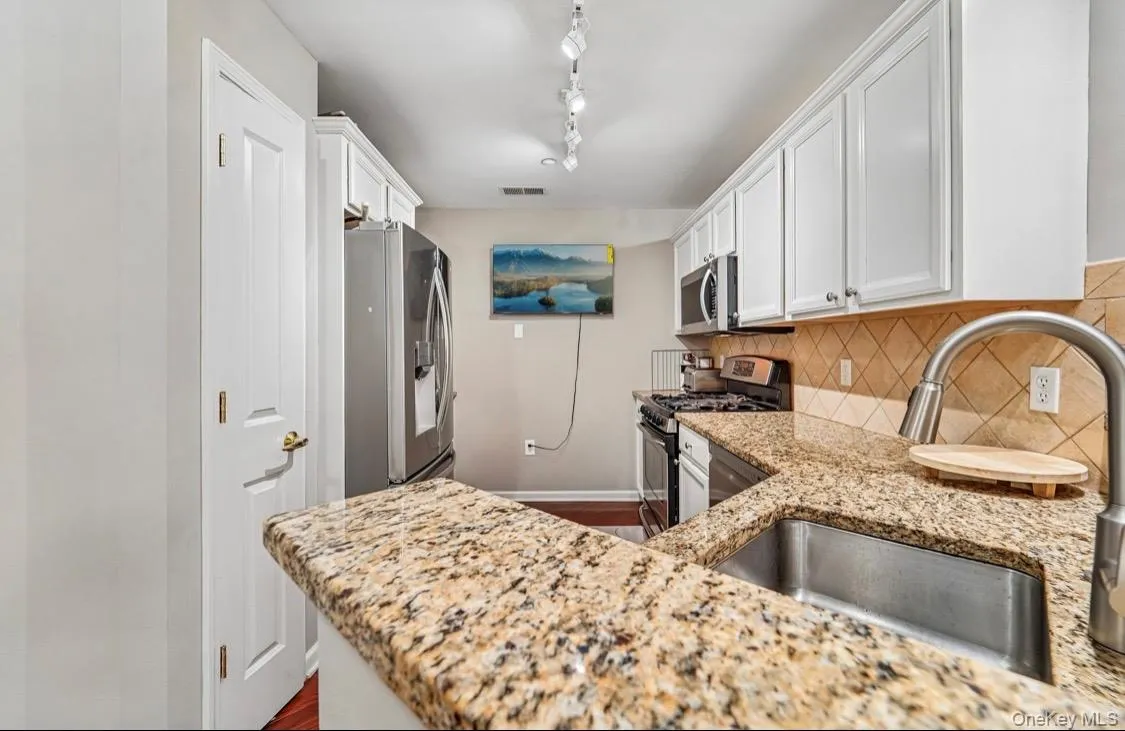 1207 Round Pointe Drive, Haverstraw, NY, 2 Bedrooms Bedrooms, 5 Rooms Rooms,2 BathroomsBathrooms,Residential,For Rent,Round Pointe,0,1038478 1207 Round Pointe Drive, Haverstraw, NY, 2 Bedrooms Bedrooms, 5 Rooms Rooms,2 BathroomsBathrooms,Residential,For Rent,Round Pointe,0,1038478