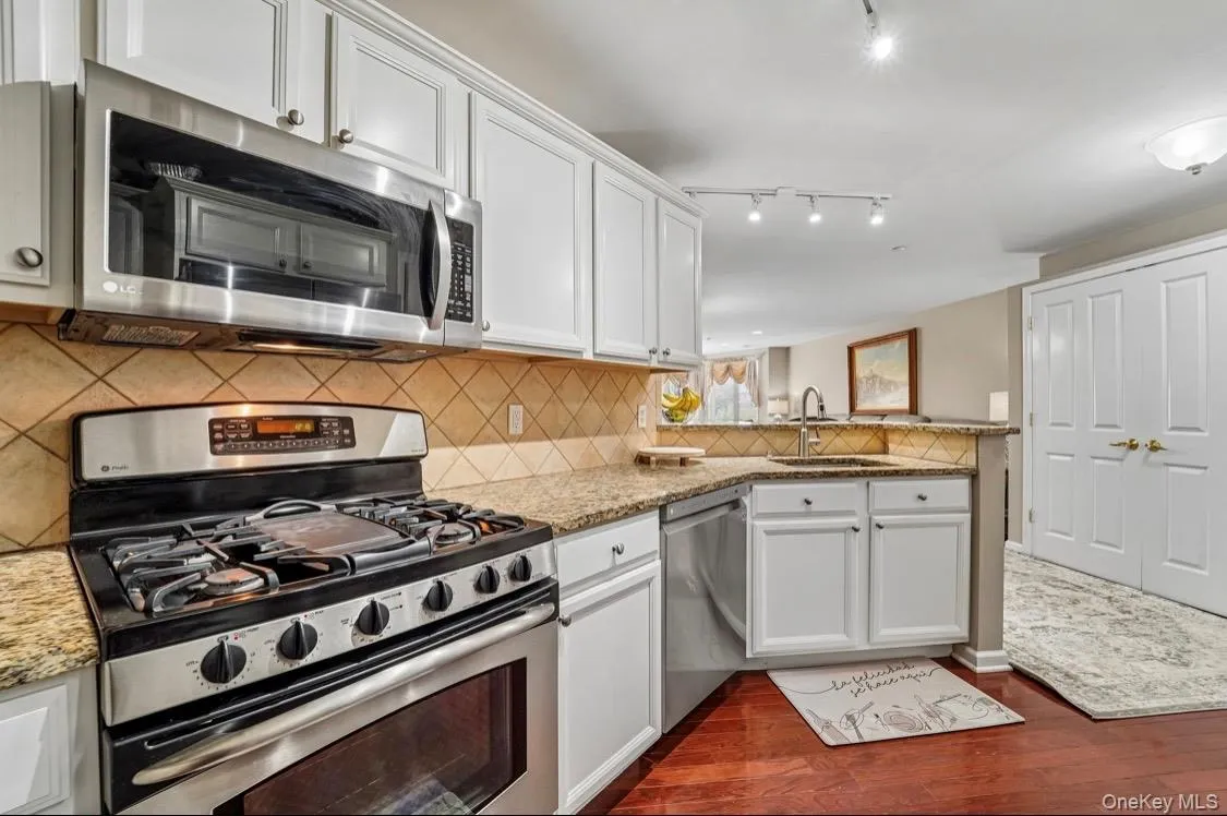 1207 Round Pointe Drive, Haverstraw, NY, 2 Bedrooms Bedrooms, 5 Rooms Rooms,2 BathroomsBathrooms,Residential,For Rent,Round Pointe,0,1038478 1207 Round Pointe Drive, Haverstraw, NY, 2 Bedrooms Bedrooms, 5 Rooms Rooms,2 BathroomsBathrooms,Residential,For Rent,Round Pointe,0,1038478