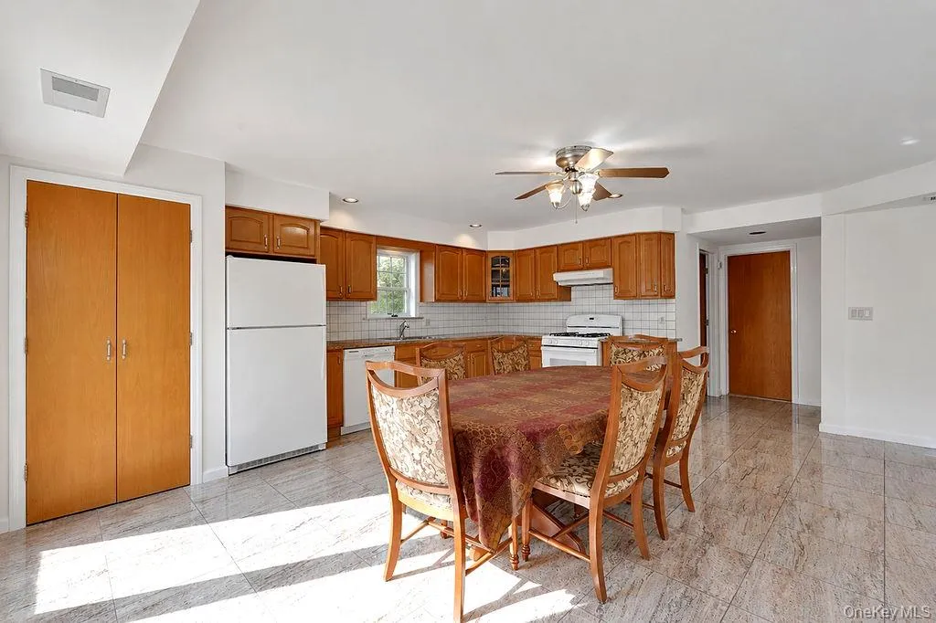 162-15 88th Street, New York, NY, 5 Bedrooms Bedrooms, 10 Rooms Rooms,3 BathroomsBathrooms,Residential,For Rent,88th,0,1038484 162-15 88th Street, New York, NY, 5 Bedrooms Bedrooms, 10 Rooms Rooms,3 BathroomsBathrooms,Residential,For Rent,88th,0,1038484
