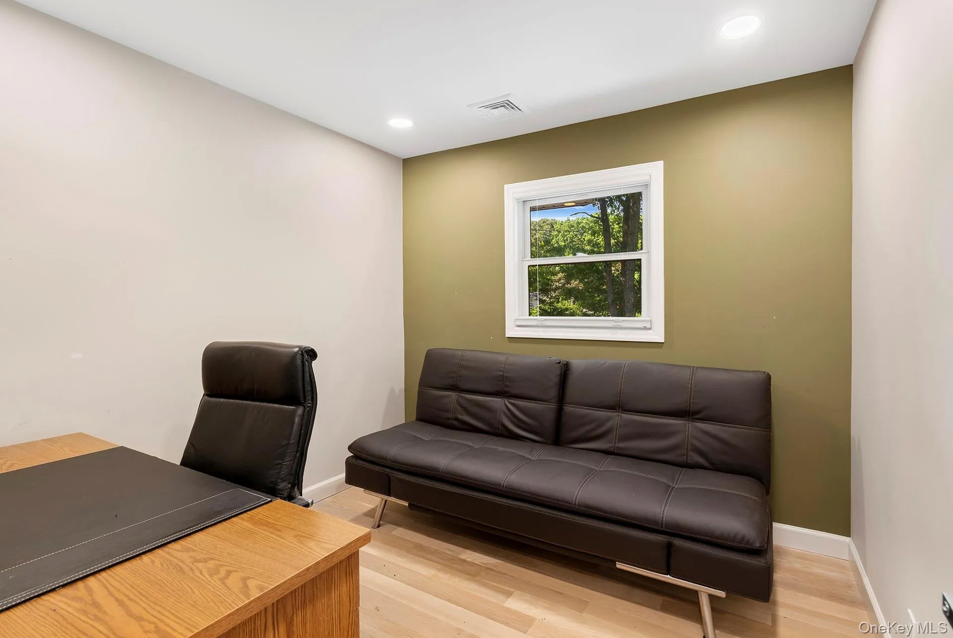 52 Walker Avenue, East Hampton, NY, 3 Bedrooms Bedrooms, 6 Rooms Rooms,2 BathroomsBathrooms,Residential Lease,For Rent,Walker,0,1038486 52 Walker Avenue, East Hampton, NY, 3 Bedrooms Bedrooms, 6 Rooms Rooms,2 BathroomsBathrooms,Residential Lease,For Rent,Walker,0,1038486