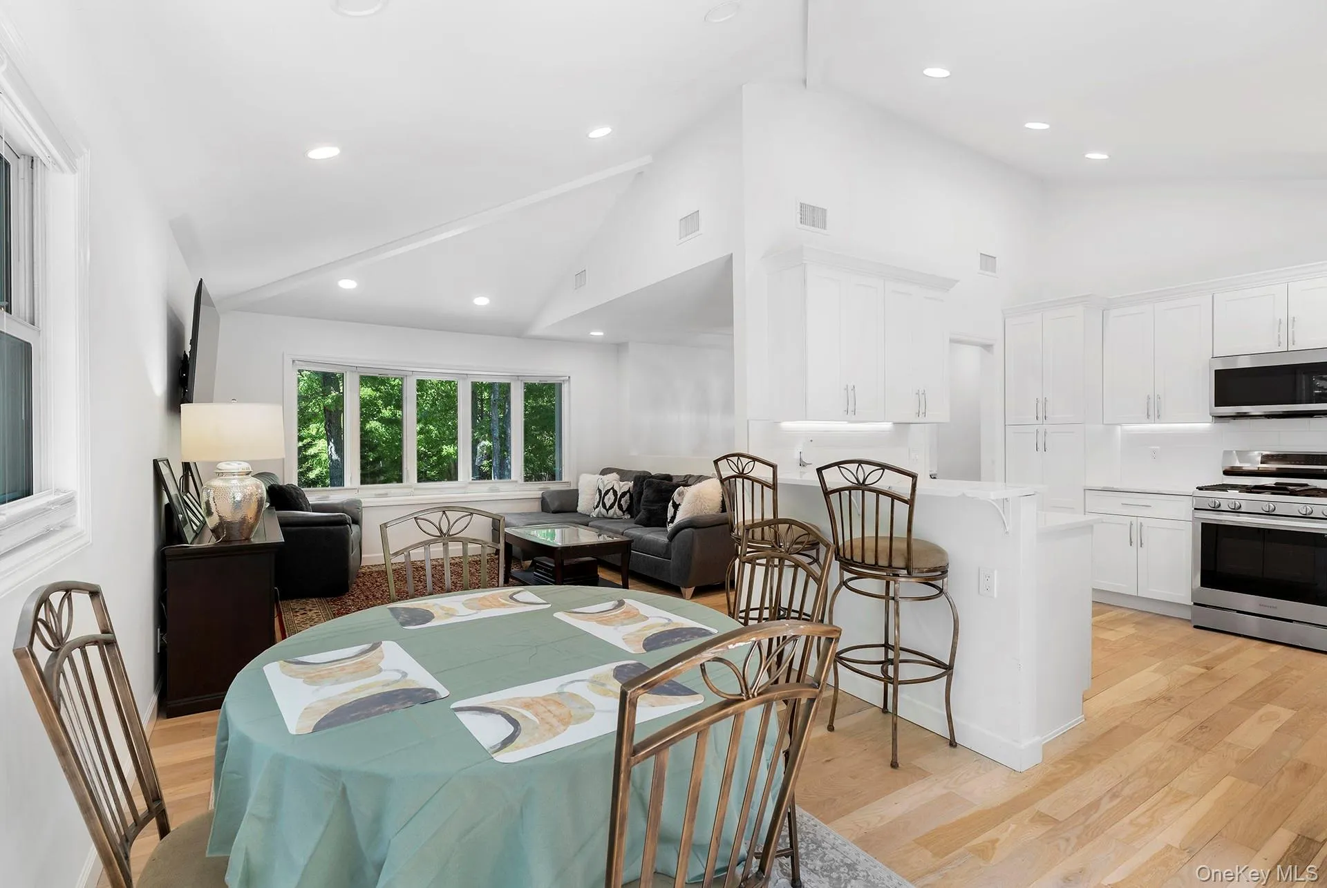 52 Walker Avenue, East Hampton, NY, 3 Bedrooms Bedrooms, 6 Rooms Rooms,2 BathroomsBathrooms,Residential Lease,For Rent,Walker,0,1038486 52 Walker Avenue, East Hampton, NY, 3 Bedrooms Bedrooms, 6 Rooms Rooms,2 BathroomsBathrooms,Residential Lease,For Rent,Walker,0,1038486