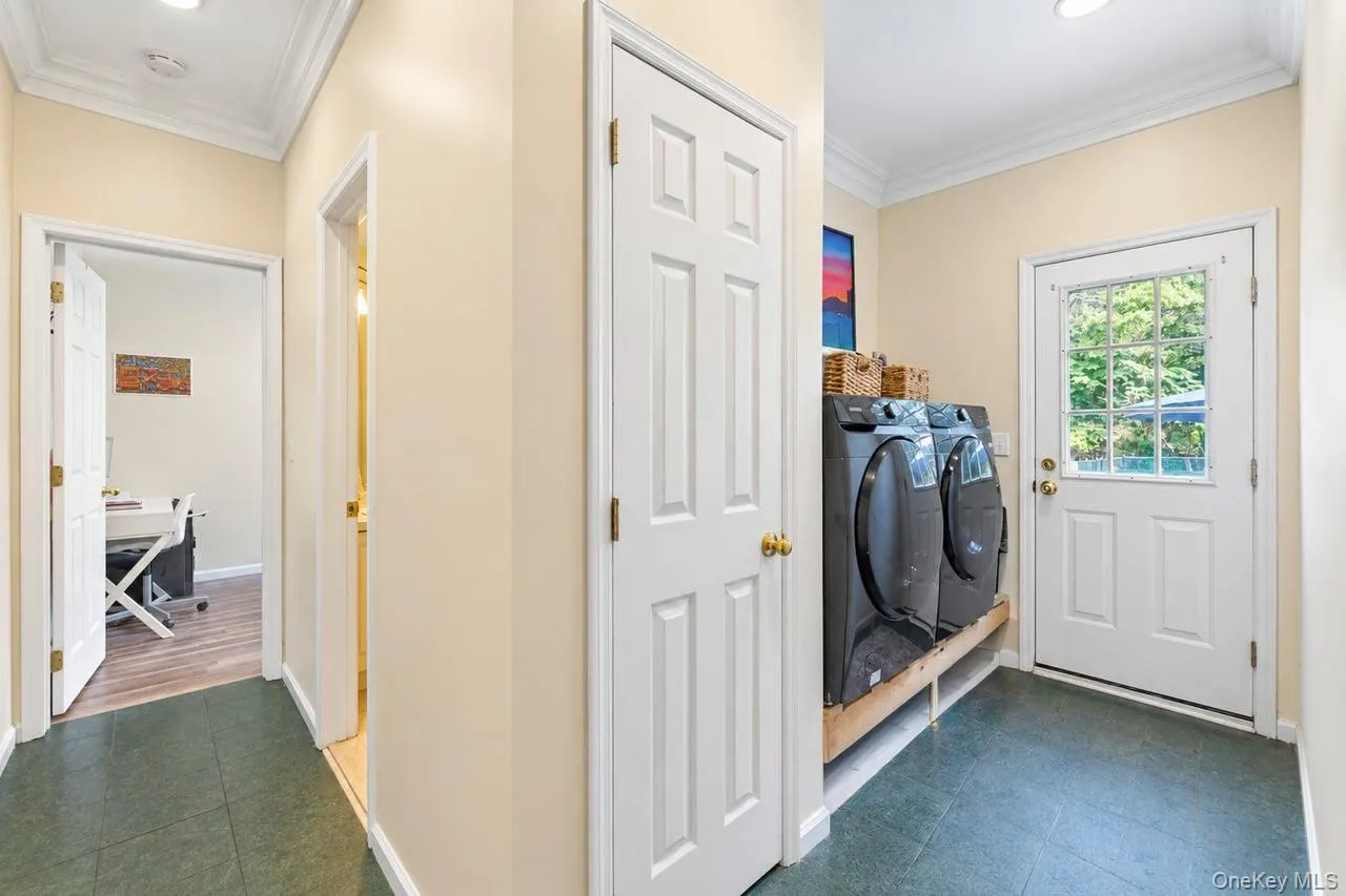 5 Sky View Court, Islip, NY, 5 Bedrooms Bedrooms, 9 Rooms Rooms,3 BathroomsBathrooms,Residential,For Rent,Sky View,0,1038491 5 Sky View Court, Islip, NY, 5 Bedrooms Bedrooms, 9 Rooms Rooms,3 BathroomsBathrooms,Residential,For Rent,Sky View,0,1038491