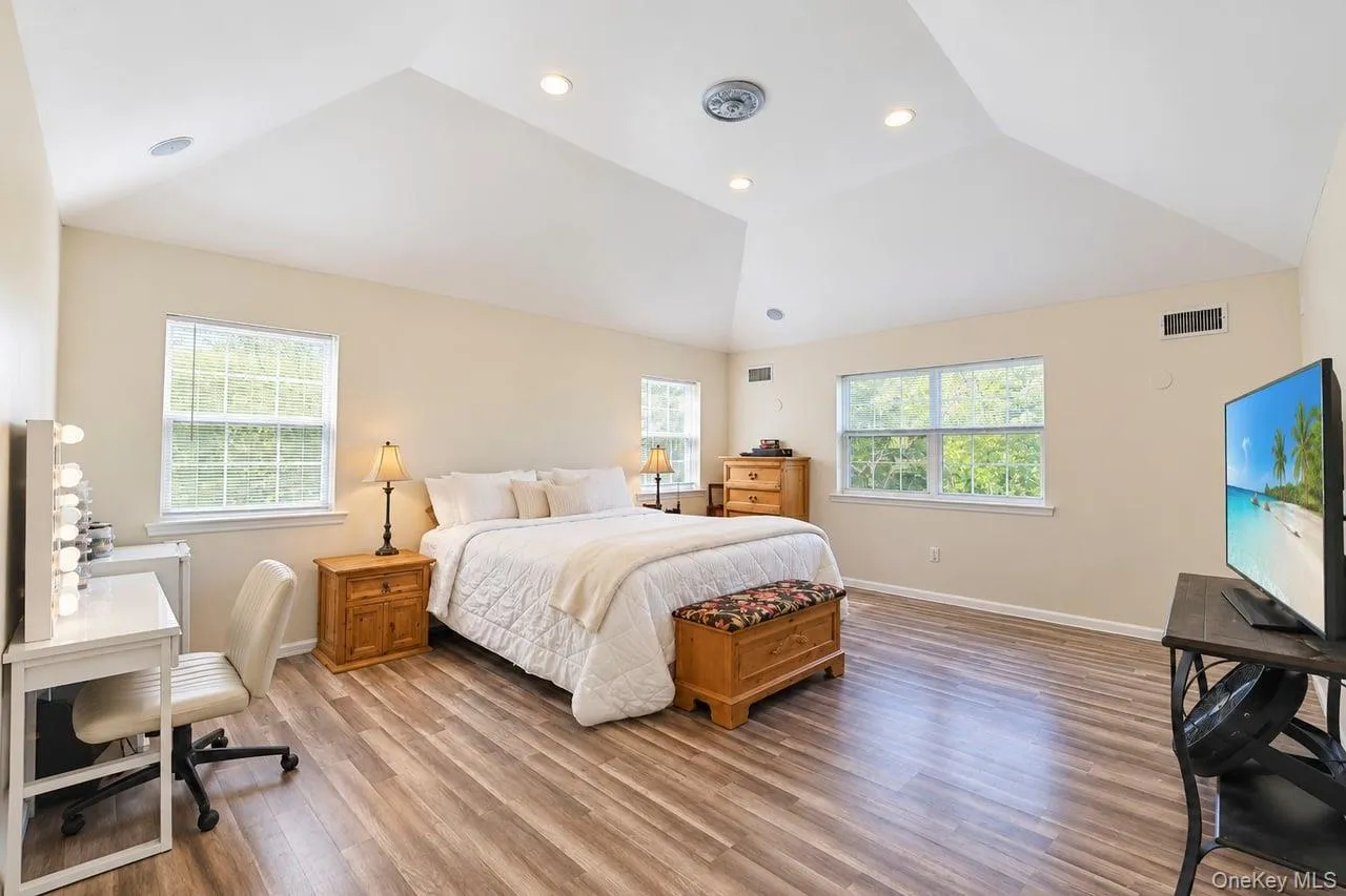 5 Sky View Court, Islip, NY, 5 Bedrooms Bedrooms, 9 Rooms Rooms,3 BathroomsBathrooms,Residential,For Rent,Sky View,0,1038491 5 Sky View Court, Islip, NY, 5 Bedrooms Bedrooms, 9 Rooms Rooms,3 BathroomsBathrooms,Residential,For Rent,Sky View,0,1038491