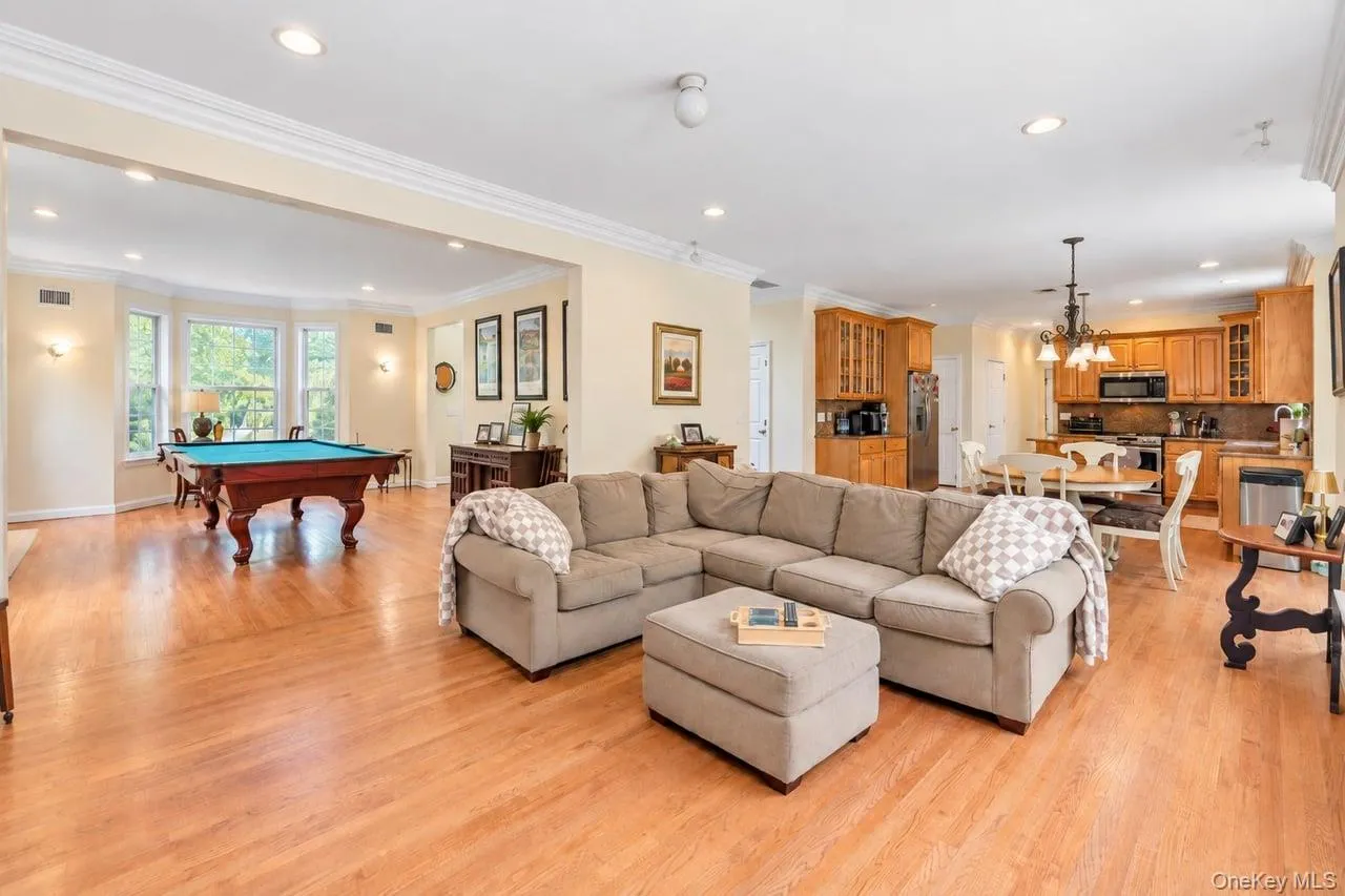 5 Sky View Court, Islip, NY, 5 Bedrooms Bedrooms, 9 Rooms Rooms,3 BathroomsBathrooms,Residential,For Rent,Sky View,0,1038491 5 Sky View Court, Islip, NY, 5 Bedrooms Bedrooms, 9 Rooms Rooms,3 BathroomsBathrooms,Residential,For Rent,Sky View,0,1038491