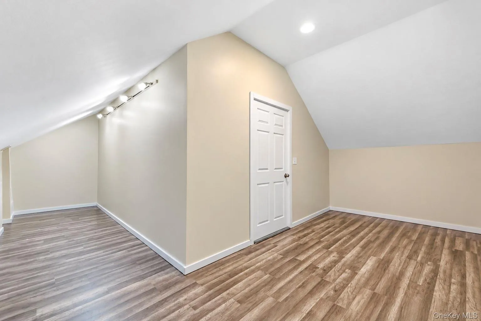 5 Sky View Court, Islip, NY, 5 Bedrooms Bedrooms, 9 Rooms Rooms,3 BathroomsBathrooms,Residential,For Rent,Sky View,0,1038491 5 Sky View Court, Islip, NY, 5 Bedrooms Bedrooms, 9 Rooms Rooms,3 BathroomsBathrooms,Residential,For Rent,Sky View,0,1038491