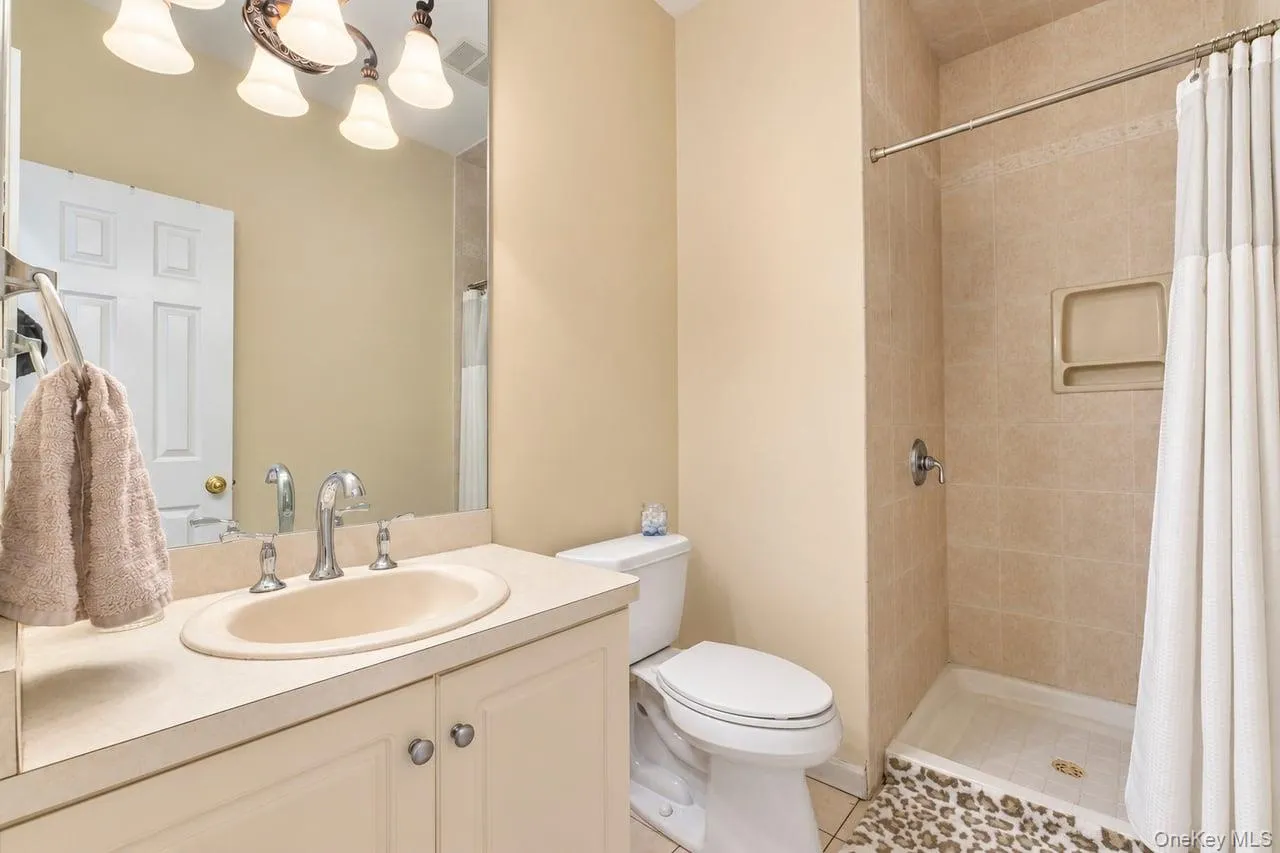 5 Sky View Court, Islip, NY, 5 Bedrooms Bedrooms, 9 Rooms Rooms,3 BathroomsBathrooms,Residential,For Rent,Sky View,0,1038491 5 Sky View Court, Islip, NY, 5 Bedrooms Bedrooms, 9 Rooms Rooms,3 BathroomsBathrooms,Residential,For Rent,Sky View,0,1038491