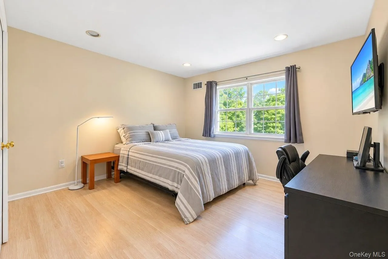 5 Sky View Court, Islip, NY, 5 Bedrooms Bedrooms, 9 Rooms Rooms,3 BathroomsBathrooms,Residential,For Rent,Sky View,0,1038491 5 Sky View Court, Islip, NY, 5 Bedrooms Bedrooms, 9 Rooms Rooms,3 BathroomsBathrooms,Residential,For Rent,Sky View,0,1038491