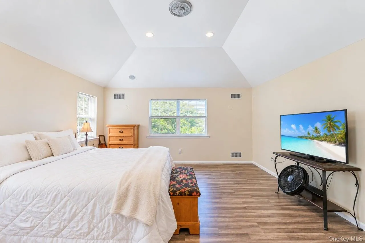 5 Sky View Court, Islip, NY, 5 Bedrooms Bedrooms, 9 Rooms Rooms,3 BathroomsBathrooms,Residential,For Rent,Sky View,0,1038491 5 Sky View Court, Islip, NY, 5 Bedrooms Bedrooms, 9 Rooms Rooms,3 BathroomsBathrooms,Residential,For Rent,Sky View,0,1038491