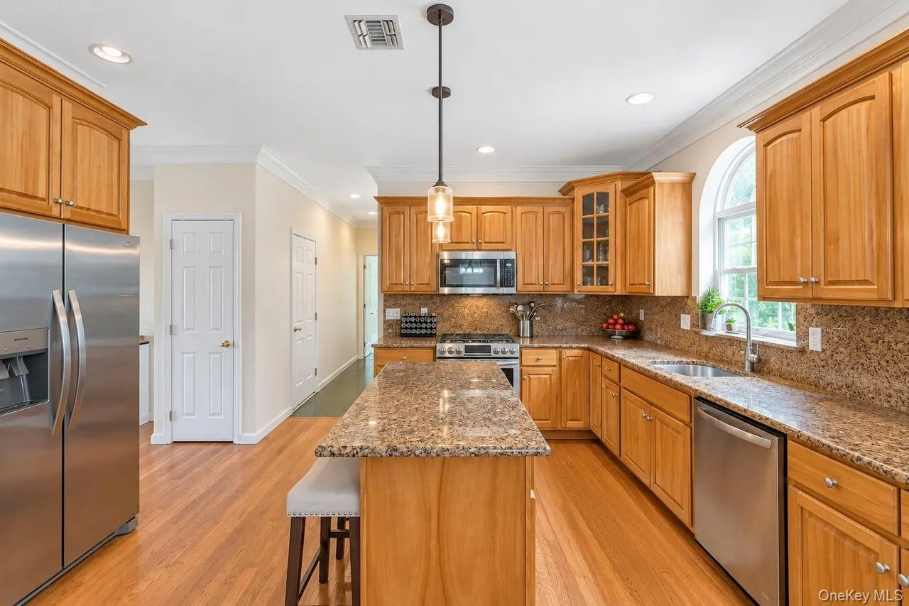 5 Sky View Court, Islip, NY, 5 Bedrooms Bedrooms, 9 Rooms Rooms,3 BathroomsBathrooms,Residential,For Rent,Sky View,0,1038491 5 Sky View Court, Islip, NY, 5 Bedrooms Bedrooms, 9 Rooms Rooms,3 BathroomsBathrooms,Residential,For Rent,Sky View,0,1038491