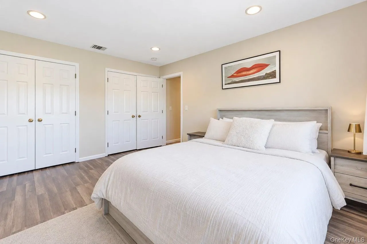 5 Sky View Court, Islip, NY, 5 Bedrooms Bedrooms, 9 Rooms Rooms,3 BathroomsBathrooms,Residential,For Rent,Sky View,0,1038491 5 Sky View Court, Islip, NY, 5 Bedrooms Bedrooms, 9 Rooms Rooms,3 BathroomsBathrooms,Residential,For Rent,Sky View,0,1038491
