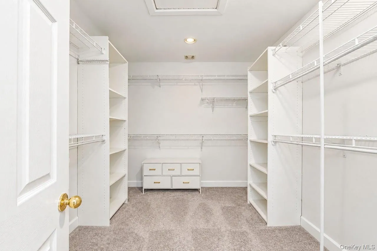 5 Sky View Court, Islip, NY, 5 Bedrooms Bedrooms, 9 Rooms Rooms,3 BathroomsBathrooms,Residential,For Rent,Sky View,0,1038491 5 Sky View Court, Islip, NY, 5 Bedrooms Bedrooms, 9 Rooms Rooms,3 BathroomsBathrooms,Residential,For Rent,Sky View,0,1038491