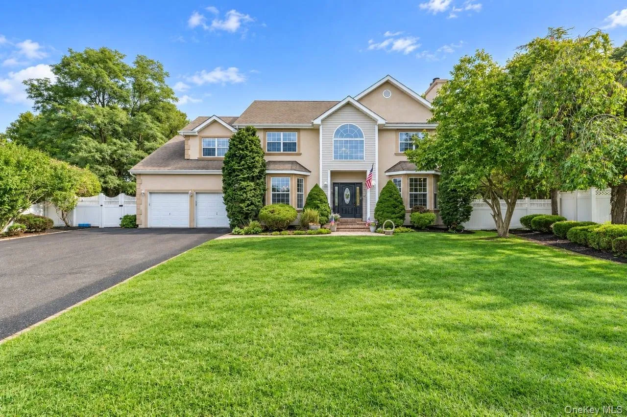 5 Sky View Court, Islip, NY, 5 Bedrooms Bedrooms, 9 Rooms Rooms,3 BathroomsBathrooms,Residential,For Rent,Sky View,0,1038491 5 Sky View Court, Islip, NY, 5 Bedrooms Bedrooms, 9 Rooms Rooms,3 BathroomsBathrooms,Residential,For Rent,Sky View,0,1038491