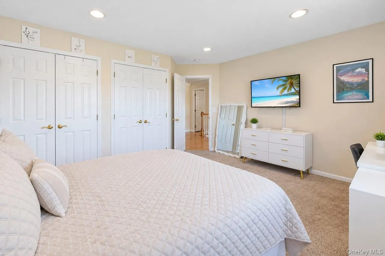 5 Sky View Court, Islip, NY, 5 Bedrooms Bedrooms, 9 Rooms Rooms,3 BathroomsBathrooms,Residential,For Rent,Sky View,0,1038491 5 Sky View Court, Islip, NY, 5 Bedrooms Bedrooms, 9 Rooms Rooms,3 BathroomsBathrooms,Residential,For Rent,Sky View,0,1038491