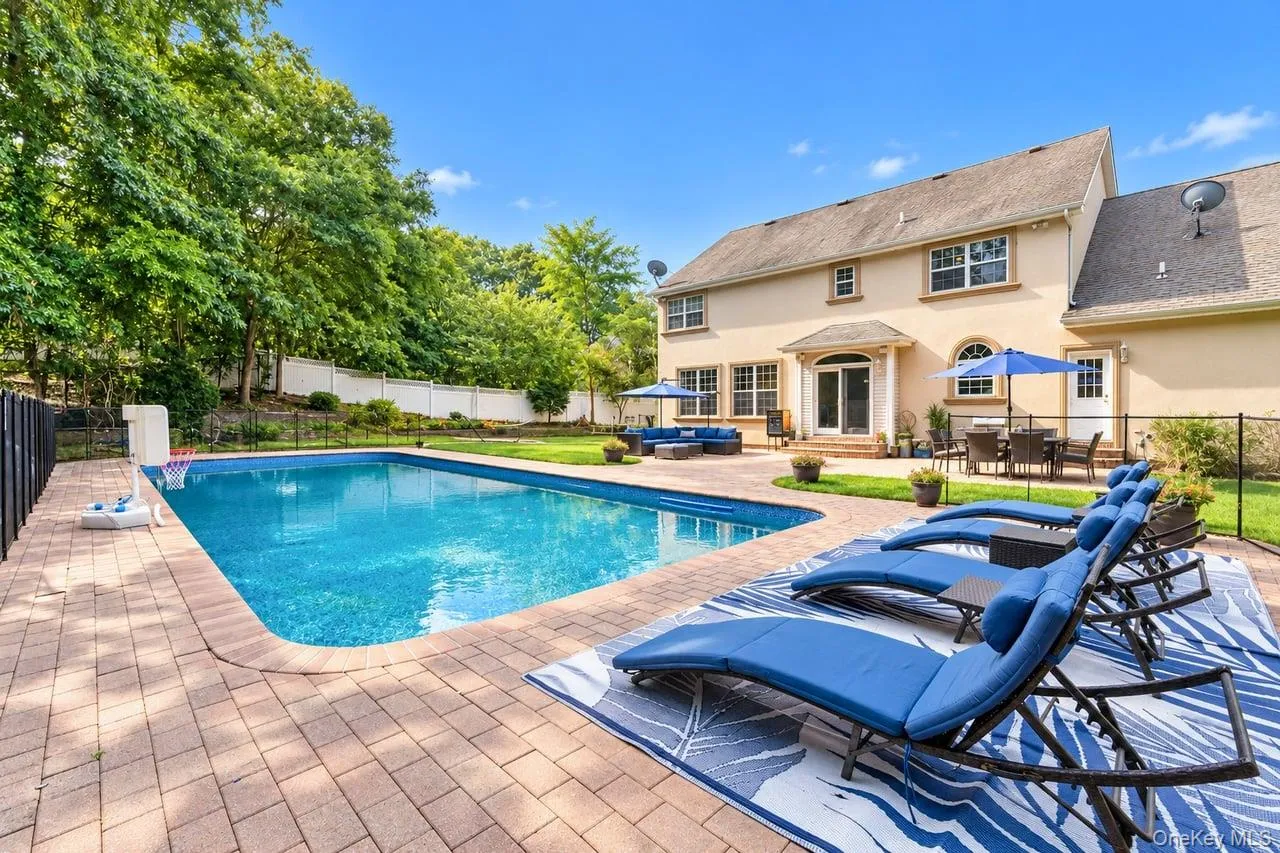 5 Sky View Court, Islip, NY, 5 Bedrooms Bedrooms, 9 Rooms Rooms,3 BathroomsBathrooms,Residential,For Rent,Sky View,0,1038491 5 Sky View Court, Islip, NY, 5 Bedrooms Bedrooms, 9 Rooms Rooms,3 BathroomsBathrooms,Residential,For Rent,Sky View,0,1038491