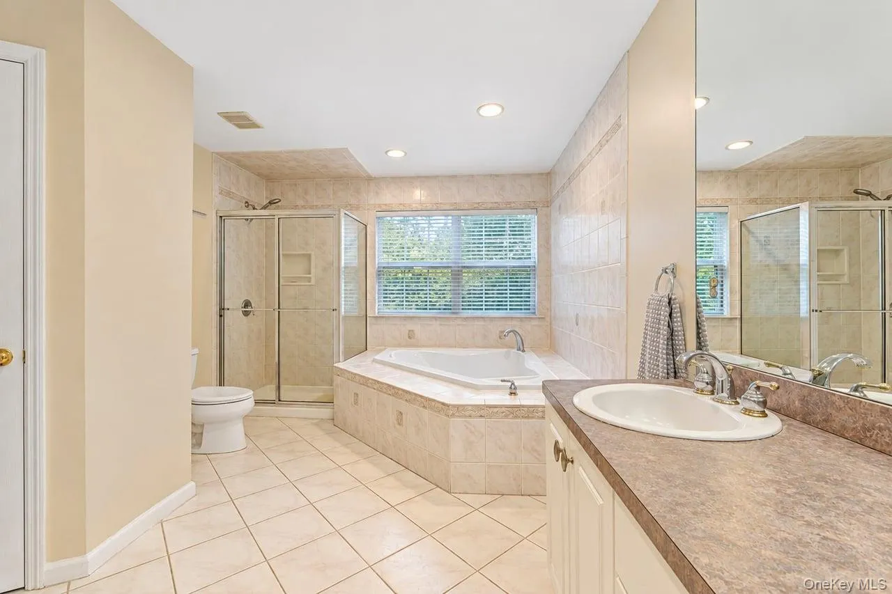 5 Sky View Court, Islip, NY, 5 Bedrooms Bedrooms, 9 Rooms Rooms,3 BathroomsBathrooms,Residential,For Rent,Sky View,0,1038491 5 Sky View Court, Islip, NY, 5 Bedrooms Bedrooms, 9 Rooms Rooms,3 BathroomsBathrooms,Residential,For Rent,Sky View,0,1038491