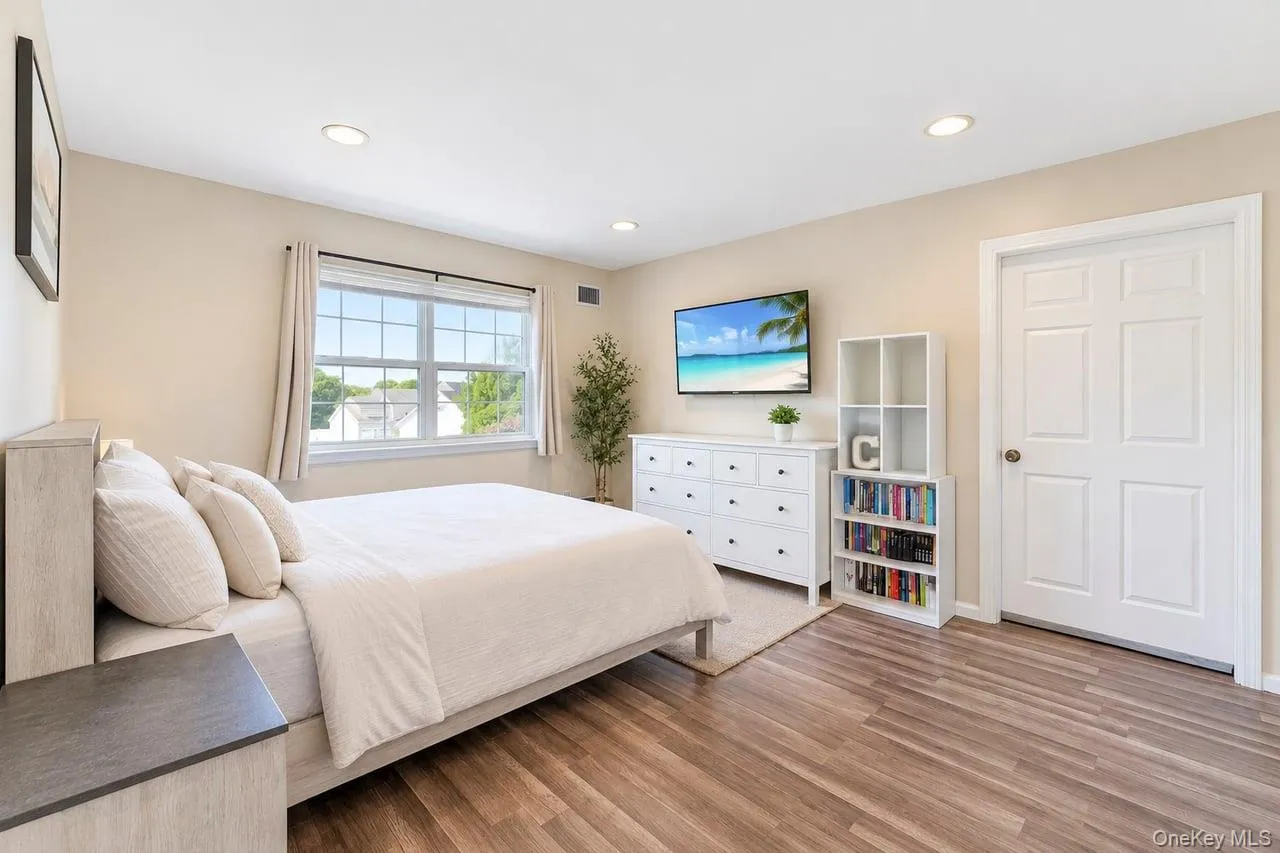 5 Sky View Court, Islip, NY, 5 Bedrooms Bedrooms, 9 Rooms Rooms,3 BathroomsBathrooms,Residential,For Rent,Sky View,0,1038491 5 Sky View Court, Islip, NY, 5 Bedrooms Bedrooms, 9 Rooms Rooms,3 BathroomsBathrooms,Residential,For Rent,Sky View,0,1038491